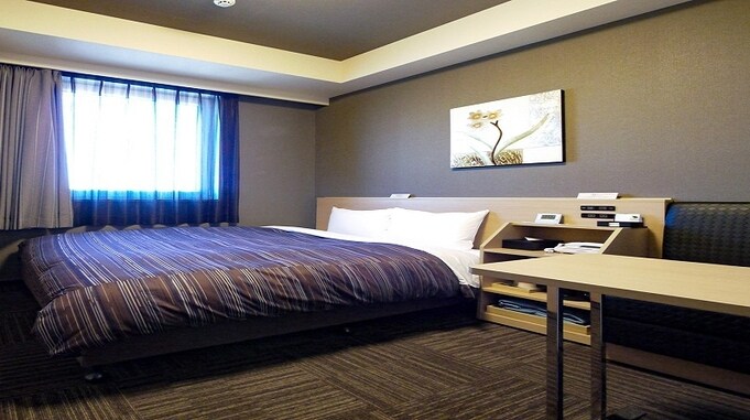 Semi-double bed size 130 x 200 (cm) Functional layout with separate desk and sofa