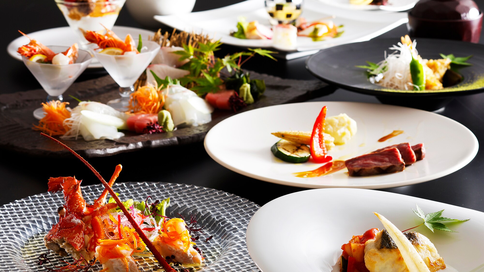 【极致怀石料理】我们推荐的套餐包含“龙虾”和“国产牛肉”♪国产牛肉在我们的“现场厨房”烹制♪