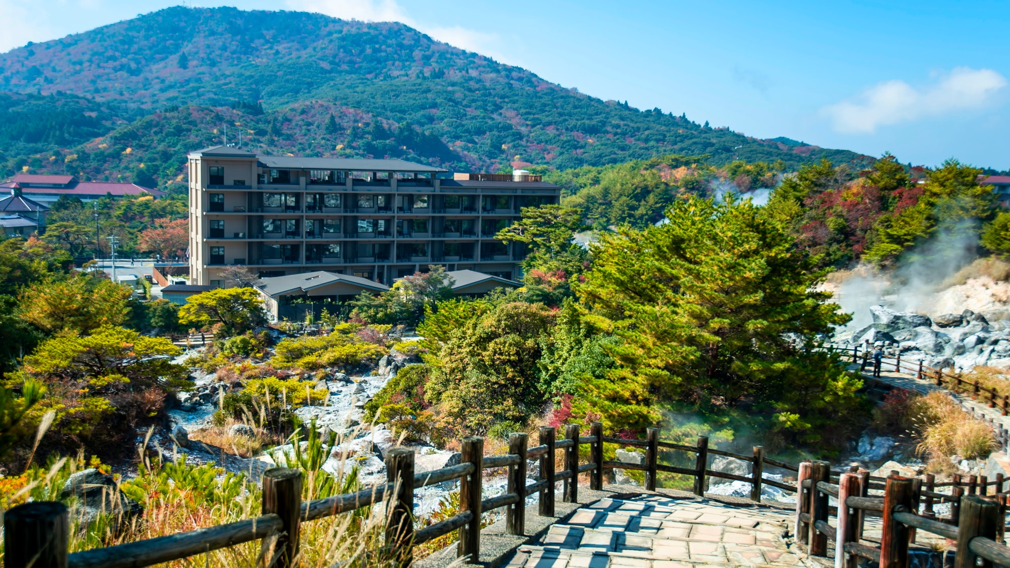 外観（昼）｜雲仙地獄よりホテル