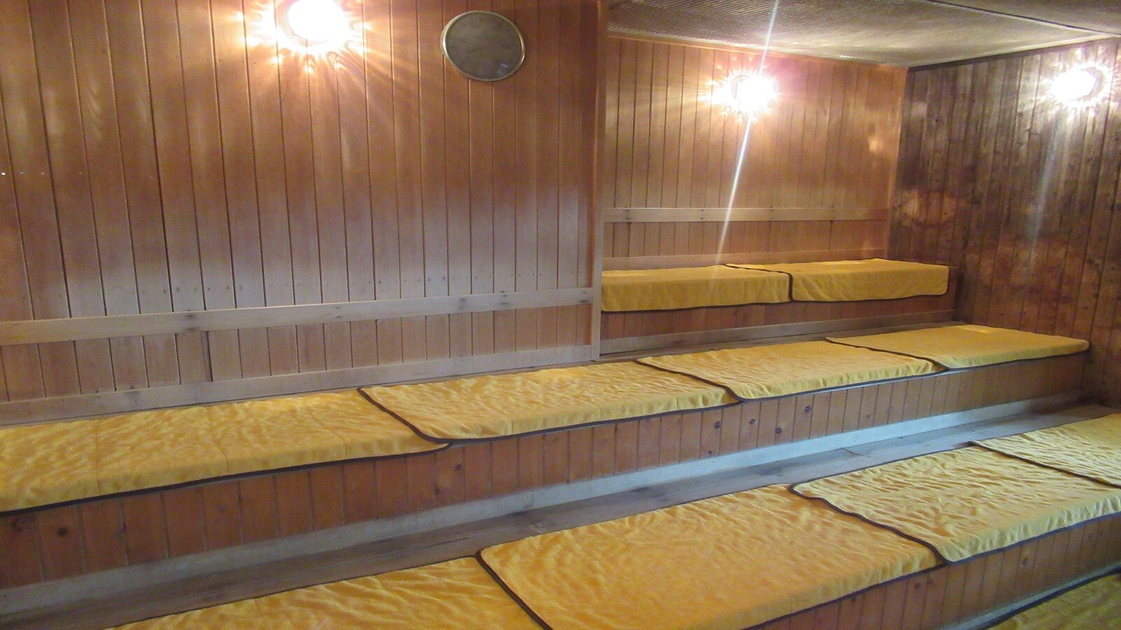 [The spacious sauna room for men only] is available until midnight!