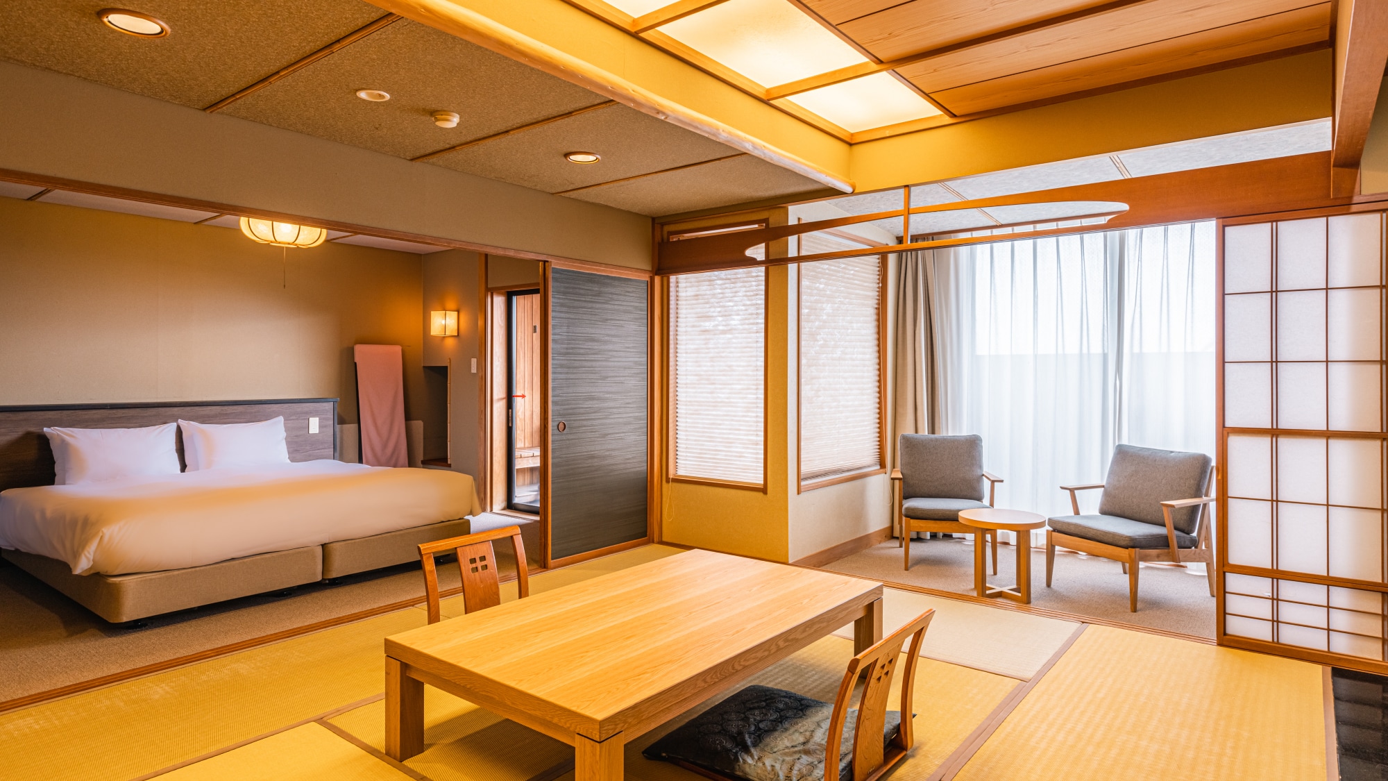 Japanese-style king room with open-air hot spring bath / Relax in a king-size bed