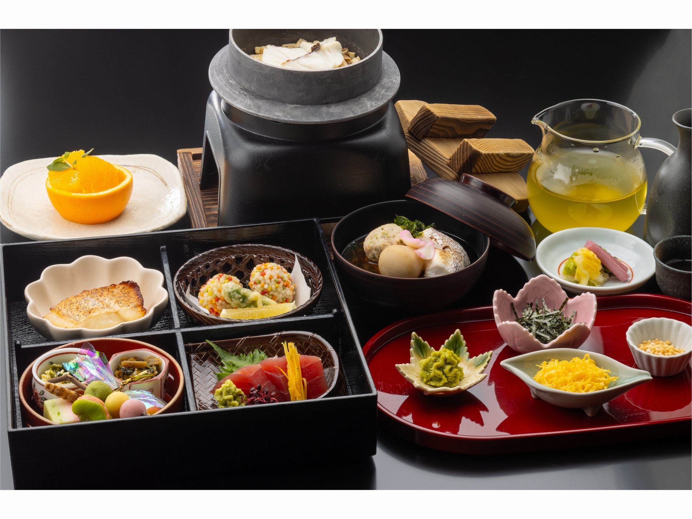 Chỉ trong ngày thường - Hana Gozen (ví dụ) với cơm nấu trong nồi và súp miso đỏ đặc biệt của đầu bếp