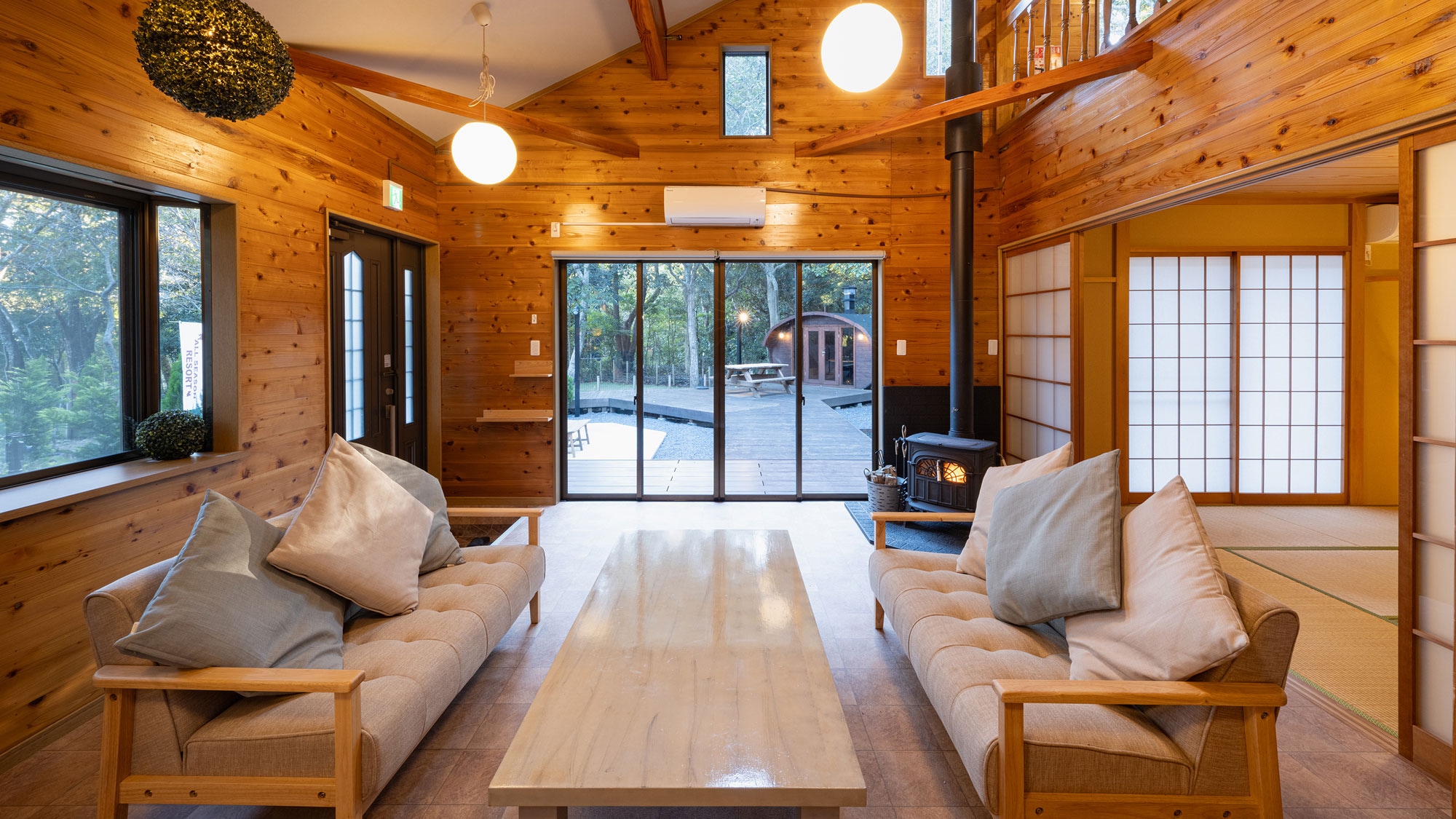 【客厅】请一边欣赏窗外的风景，一边度过轻松的时光。