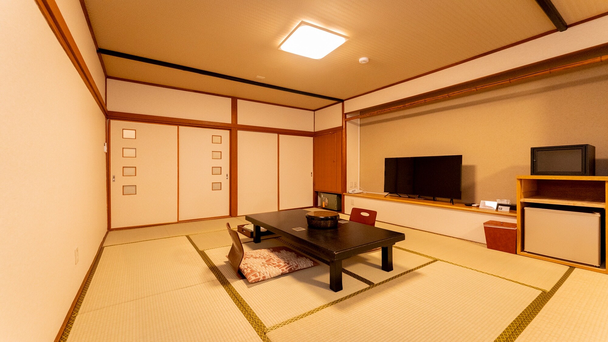 12-tatami Japanese-style room (with bathroom)