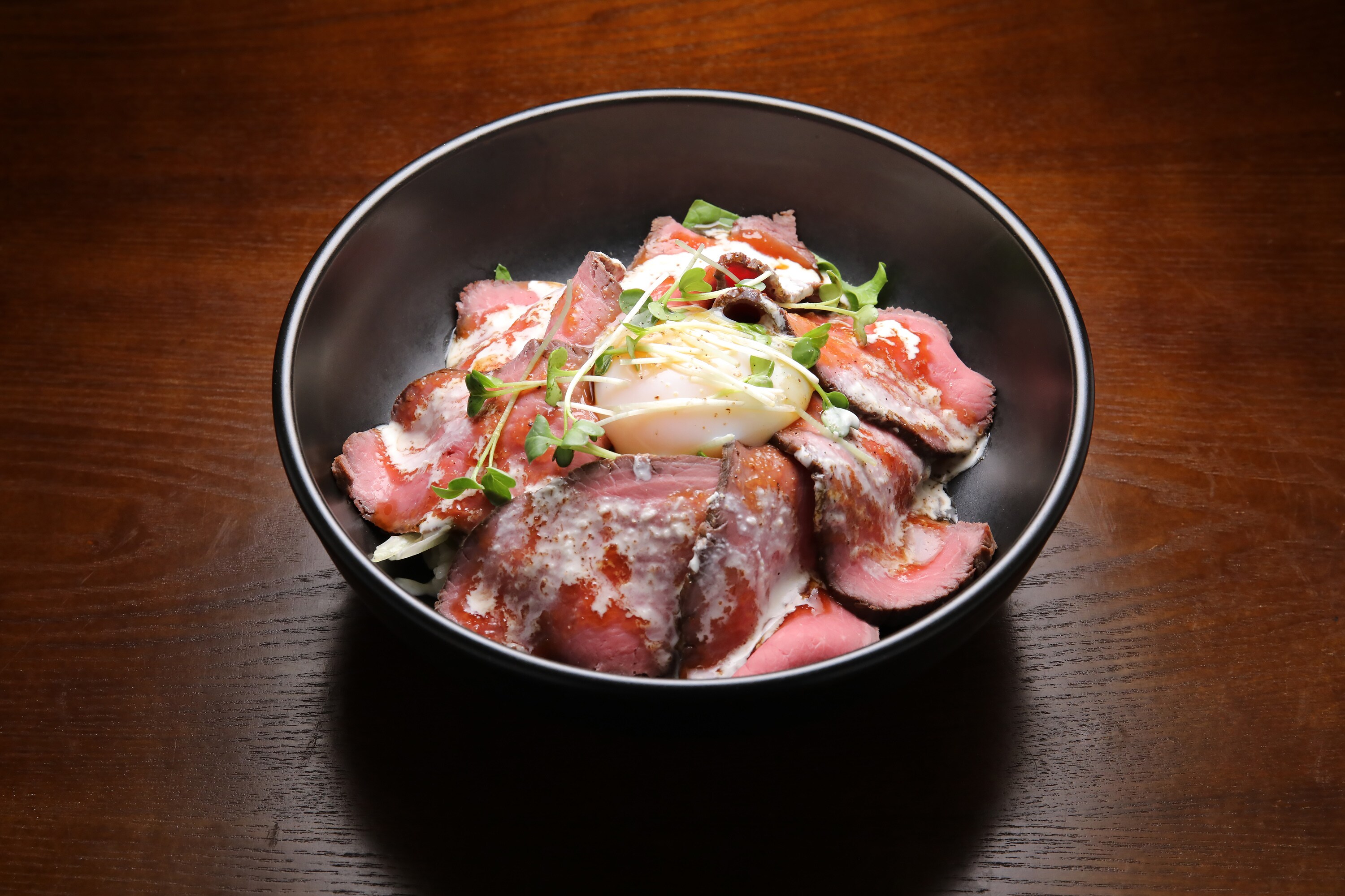 Aged lean meat roast beef bowl