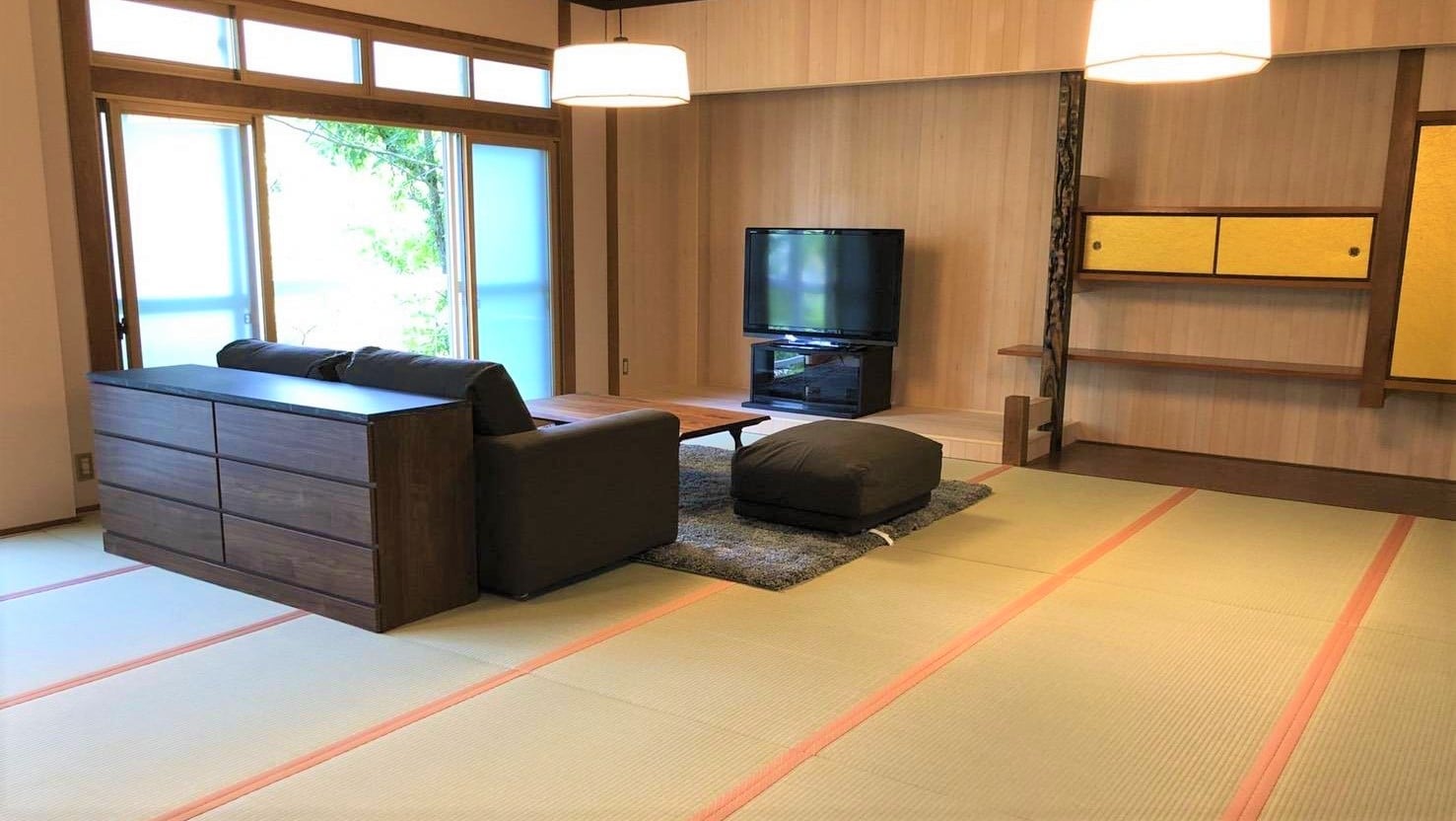 ห้องพักสไตล์ญี่ปุ่นปรับปรุงใหม่ขนาด 24 เสื่อทาทามิ