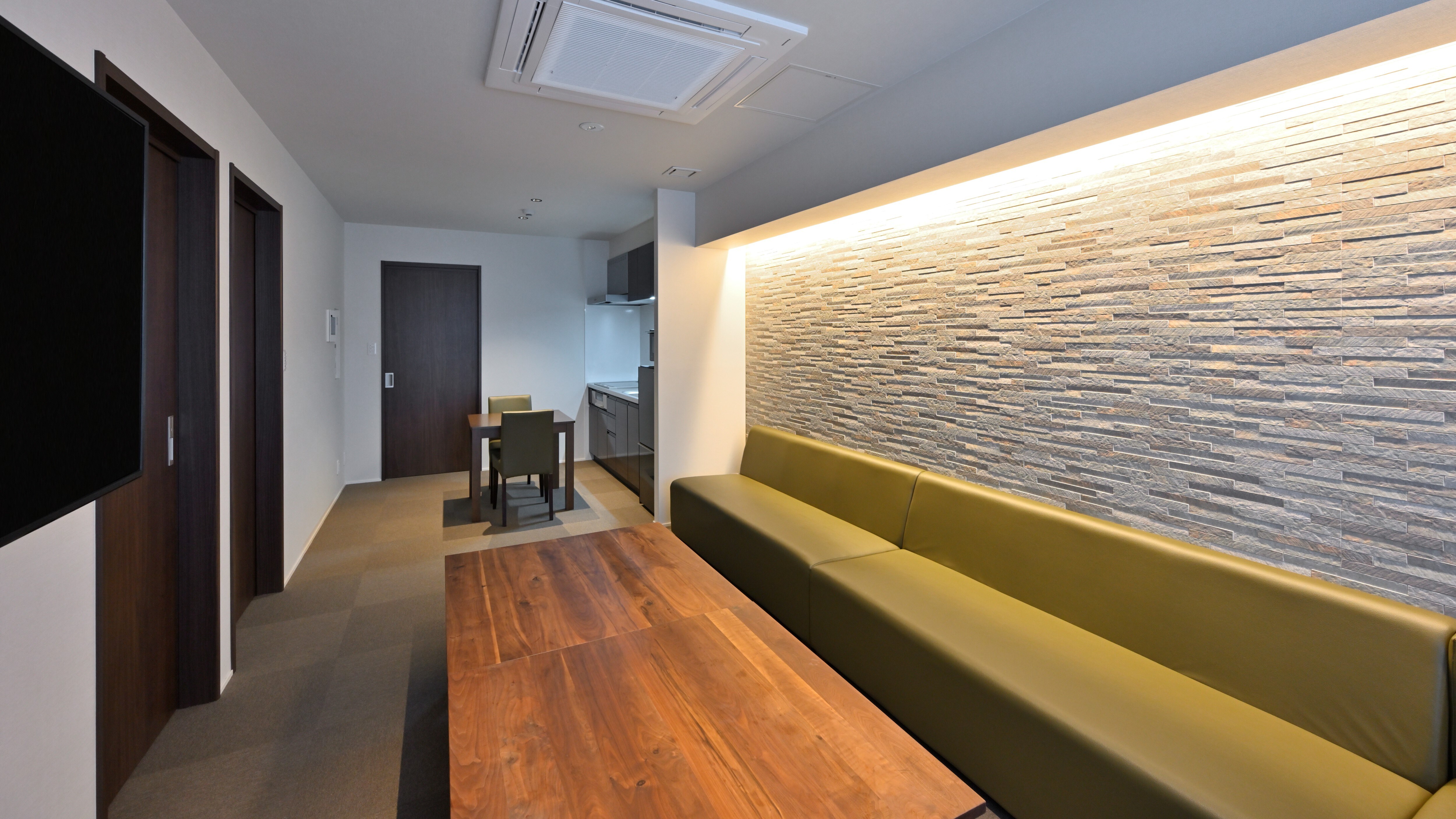 G Type | Universal (with private bedroom)