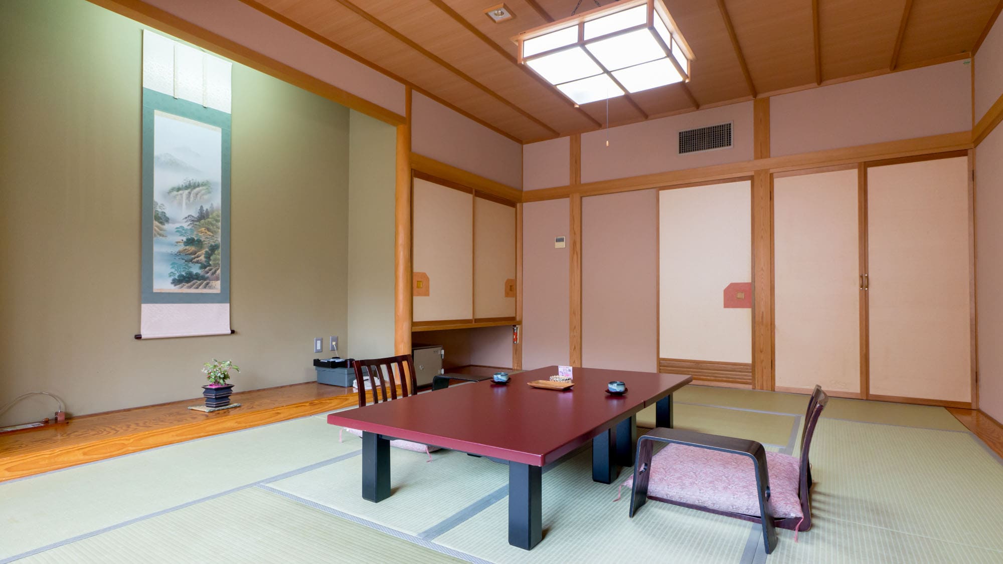 [New building, Japanese-style room 10 tatami mats] Please relax in a spacious room ♪