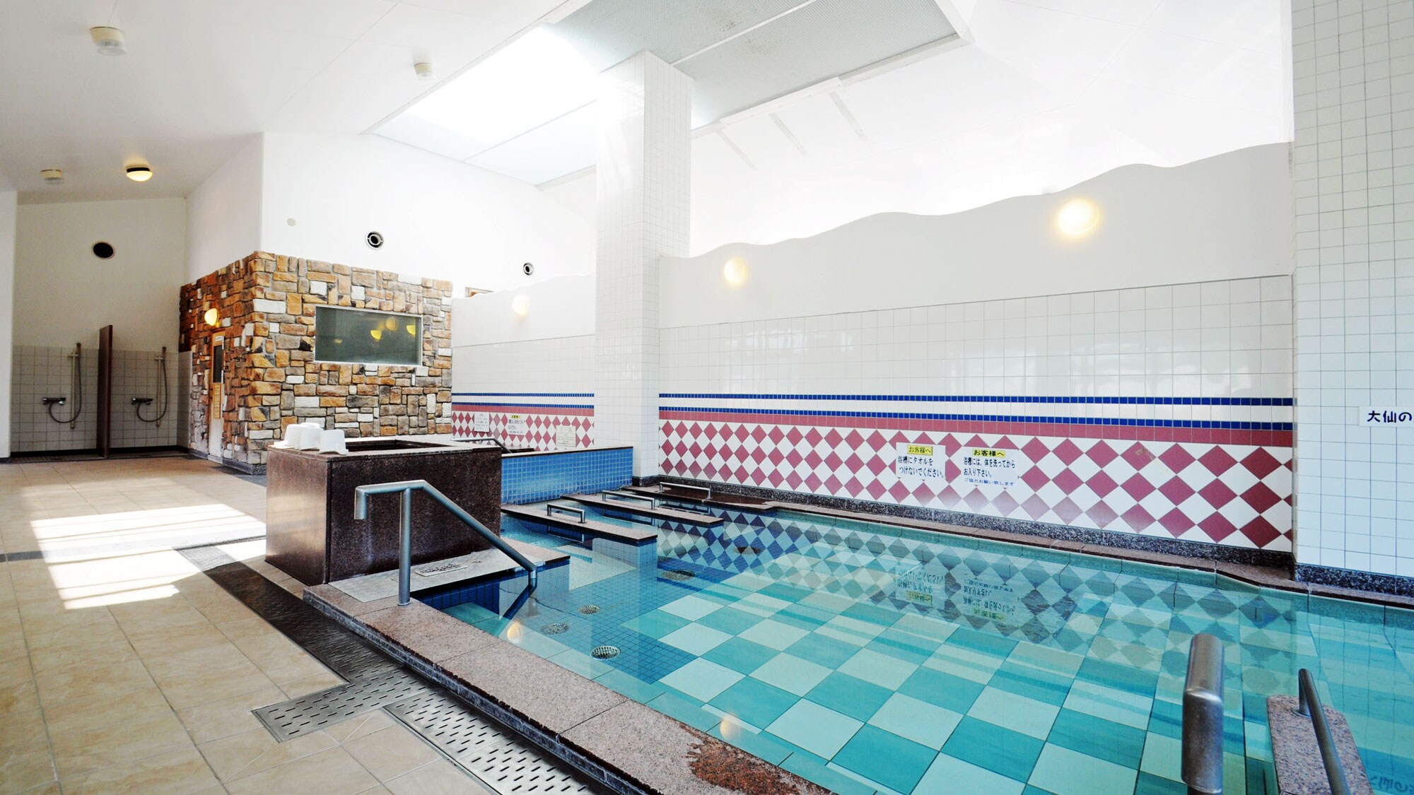 [Large public bath] Hot water to soothe your daily fatigue