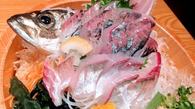 Sashimi cá thu ngựa sống (món tiệc hải sản)