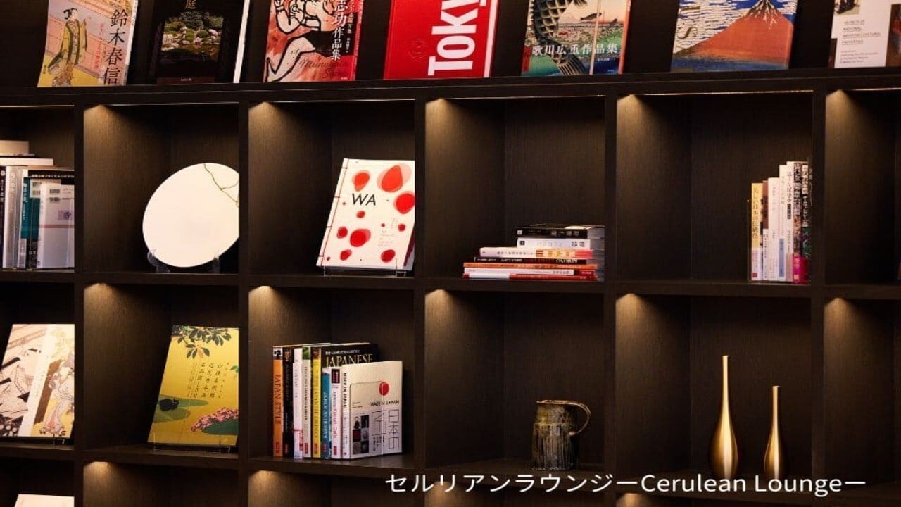 Cerulean Lounge (Lobby Level)