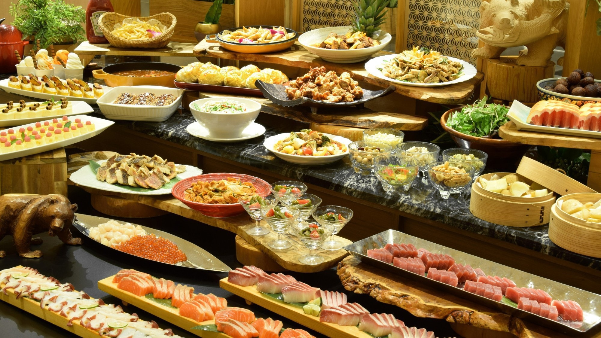 This is the Takimoto buffet! An array of Takimoto-like dishes (image)【Buffet】