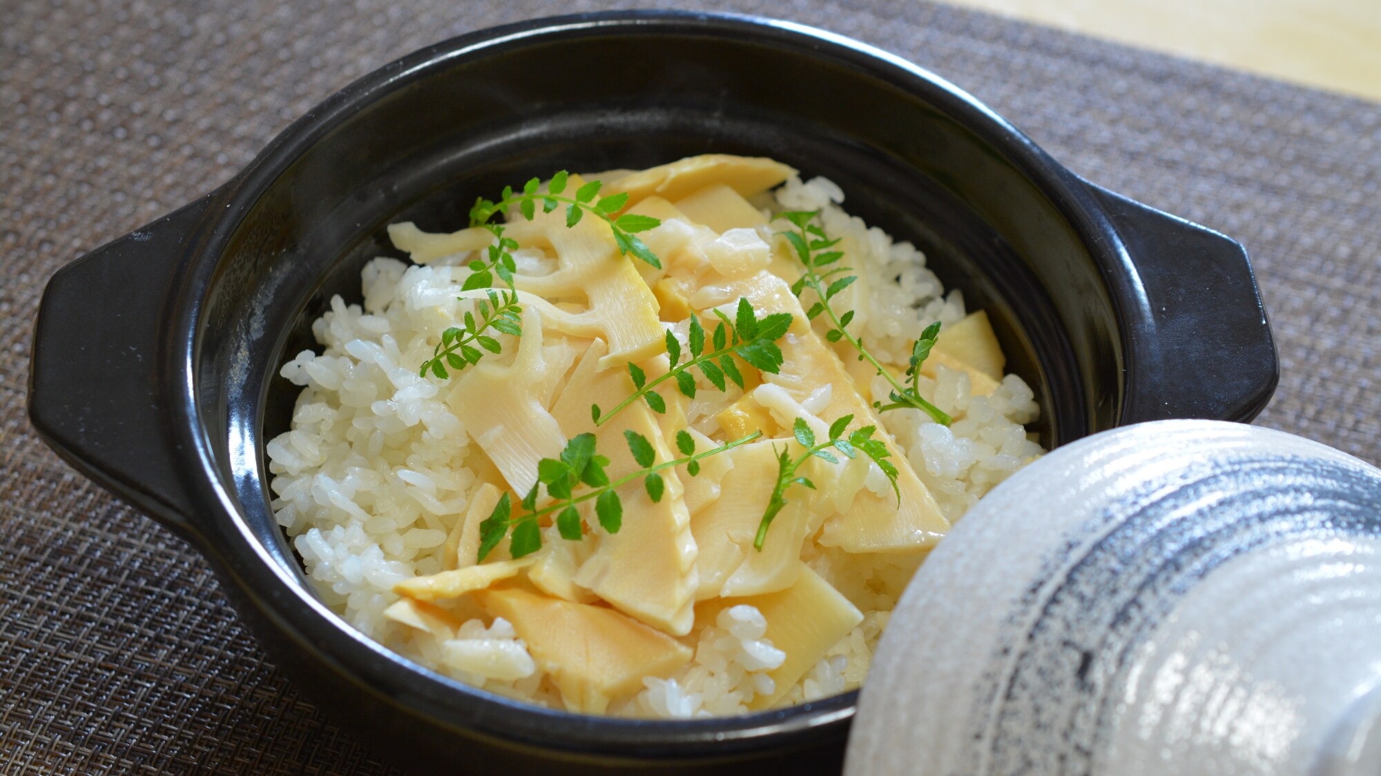 春季限定的米饭料理，加入了大量当季竹笋（*图片）