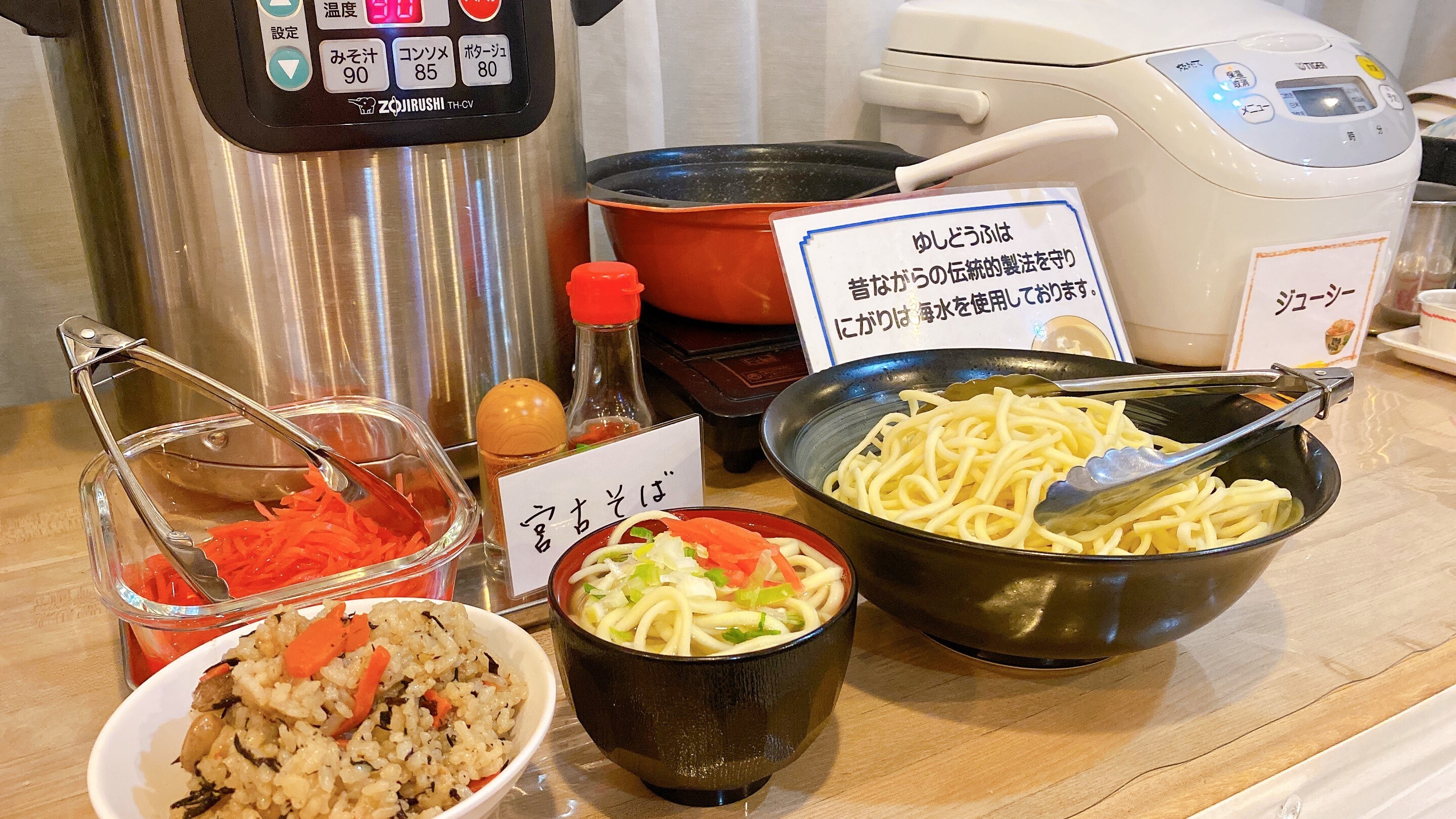 冲绳荞麦面、多汁的鱼子豆腐