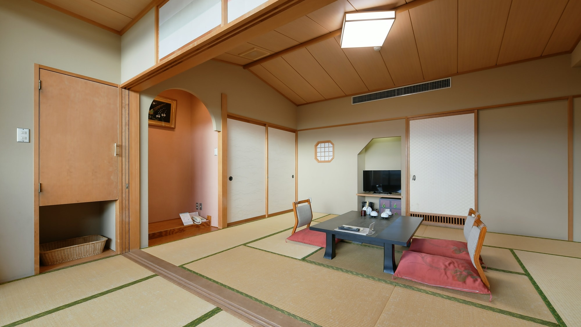 [Guest room with open-air bath] The sunset that shines on the surface of the lake is breathtakingly vivid and moving ♪