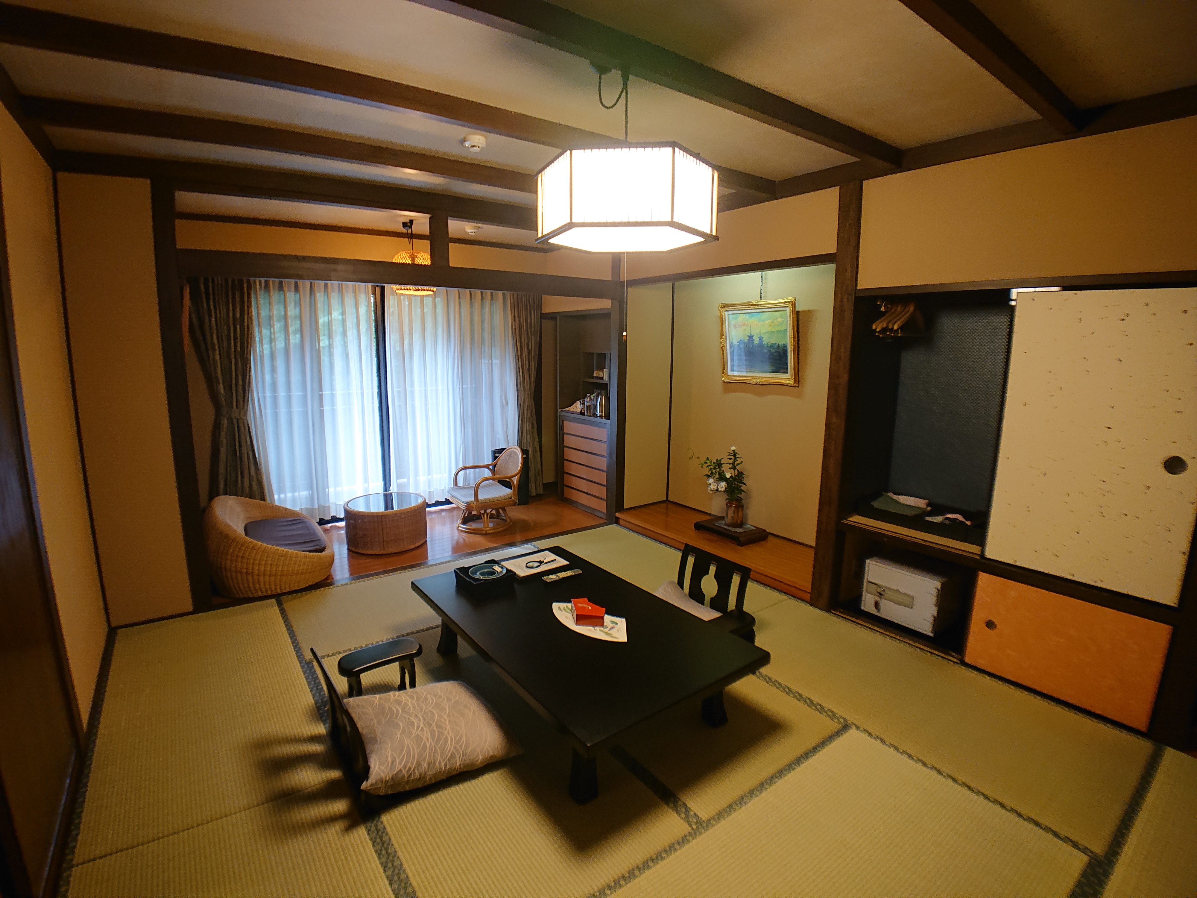 [With a semi-open-air bath of Maki Takano] Japanese-style room 10 tatami mats