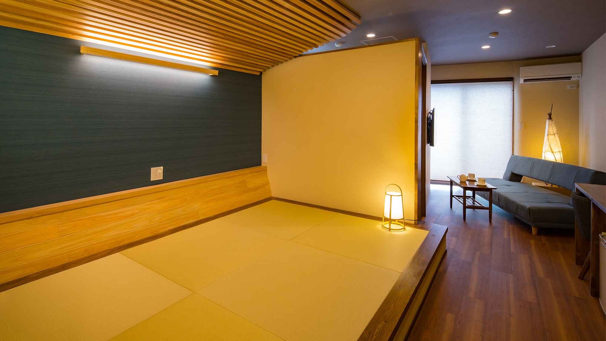 ・[Example of a Japanese-style room with a bath with a view] If you put away the futon, you can use it as a tatami space