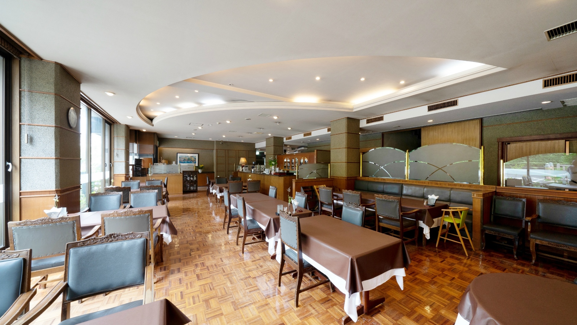 Dining (Restaurant)