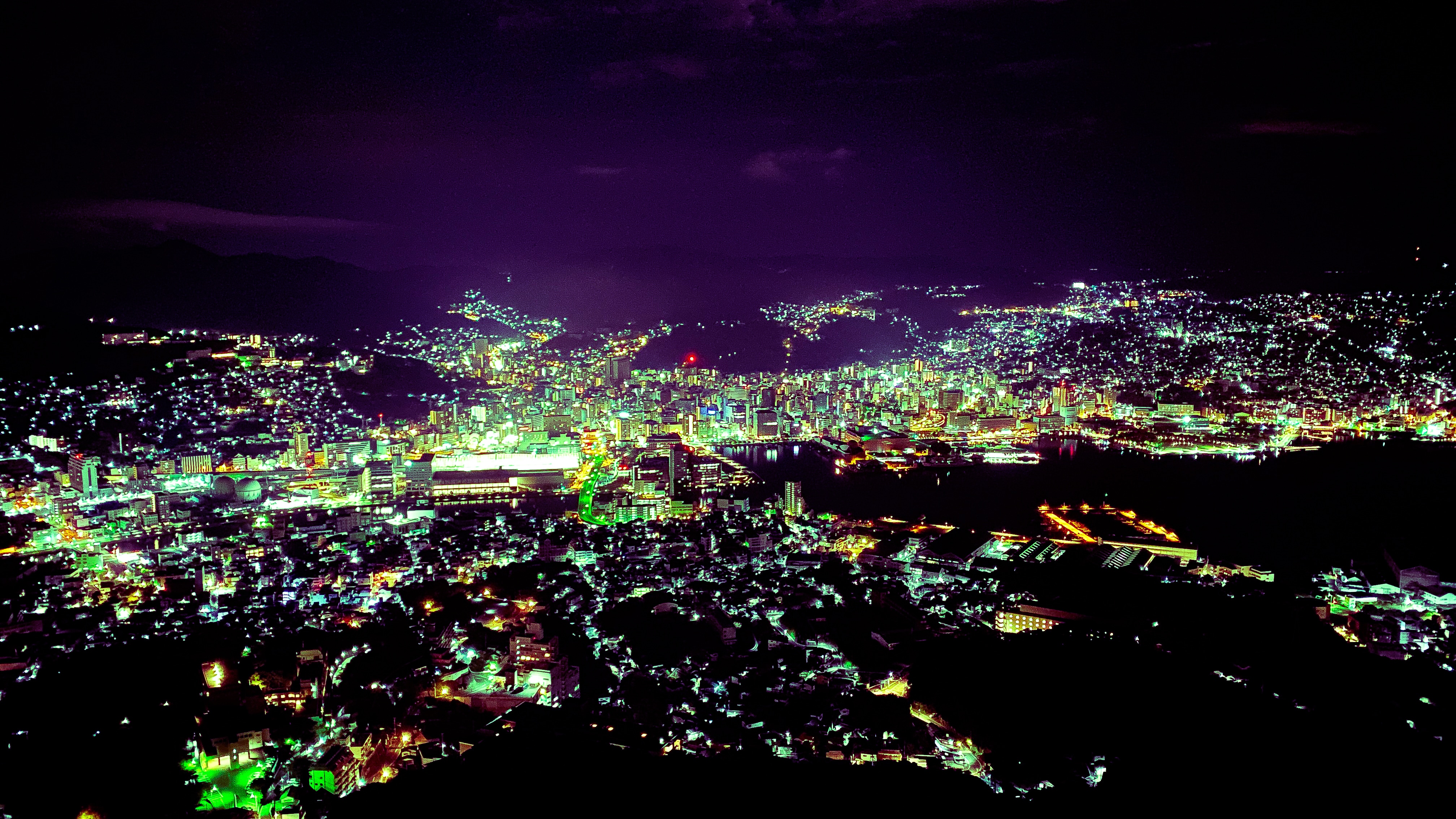 稻佐山的夜景。沉醉于被誉为“世界新三大夜景”之一的长崎的夜景。