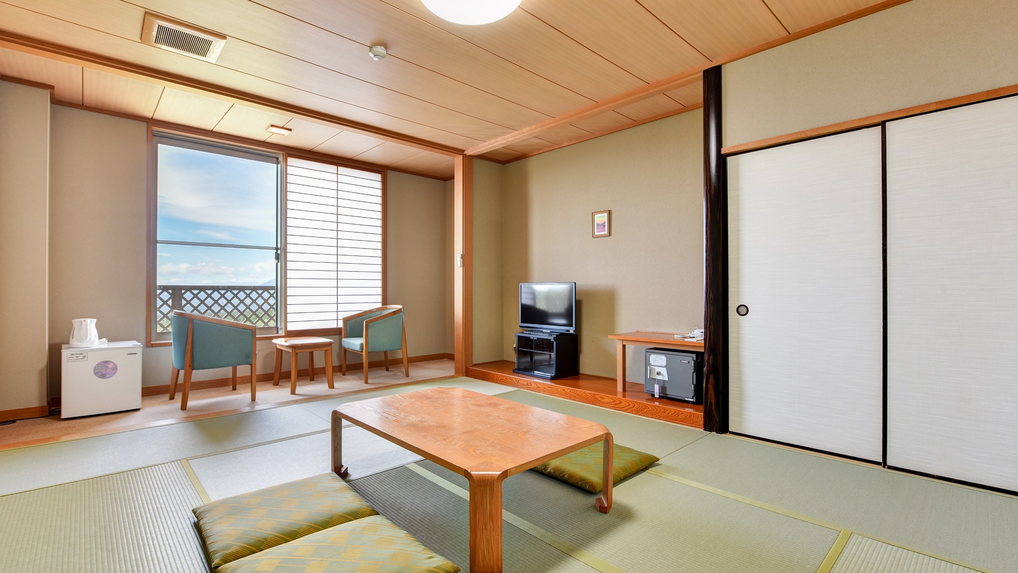 * [Phòng theo phong cách Nhật Bản với 10 tấm chiếu tatami] Một căn phòng rộng rãi.