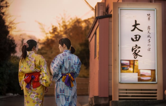 Yukata women horizontal