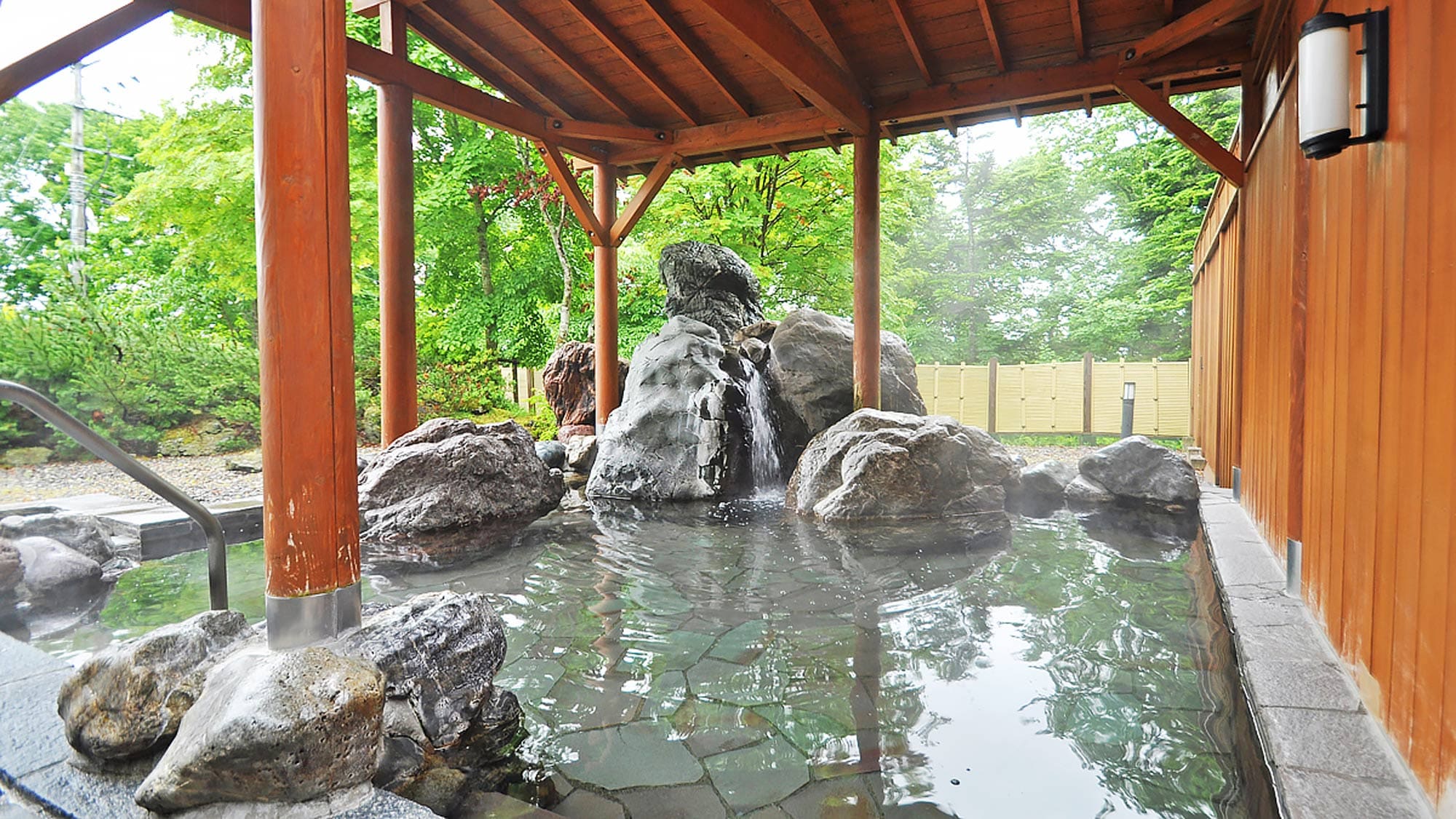 [Open-air bath] Relax while enjoying the scenery of the four seasons.