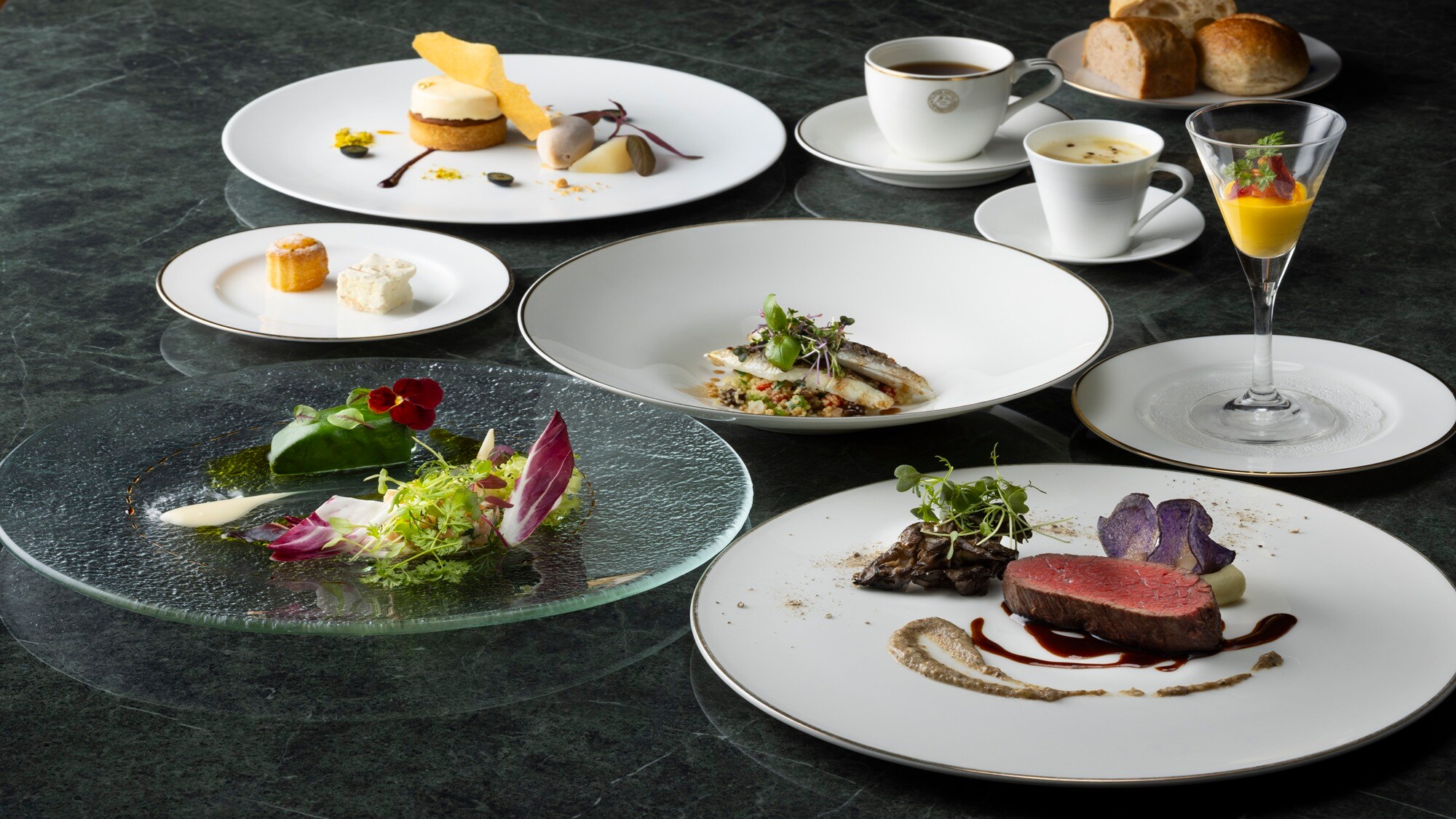 Ruang Makan Utama Fujiya Dinner Harmonie