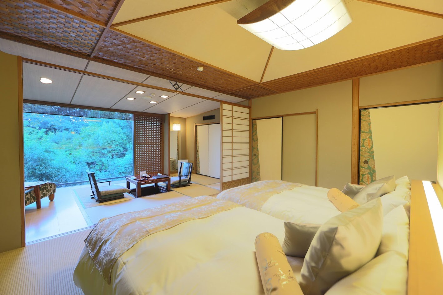 Cánh Đông, phòng kiểu Nhật, có phòng tắm gỗ bách bán lộ thiên, phòng ngủ