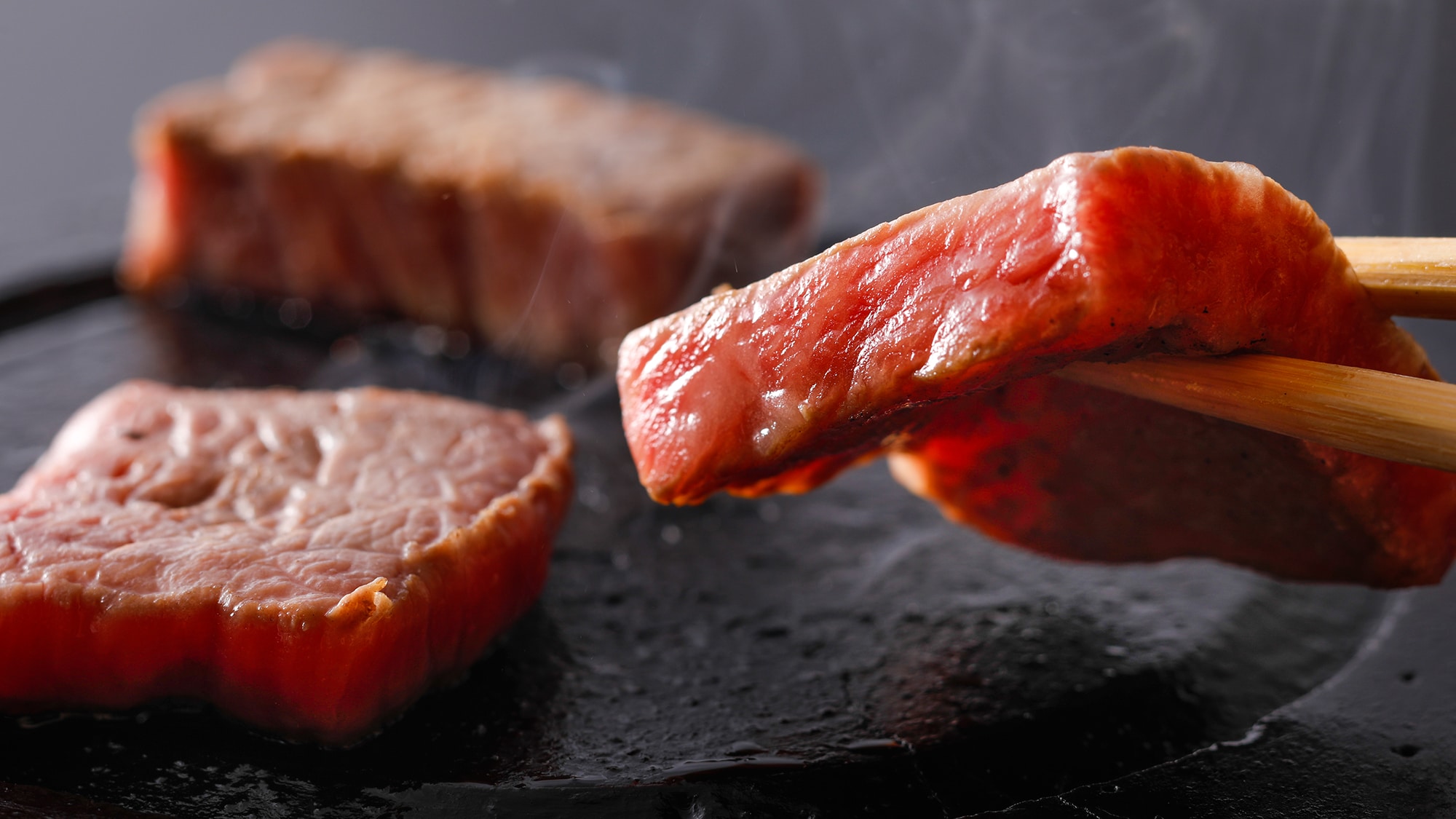 [Dinner example] Grill it to your liking on the lava plate and enjoy.