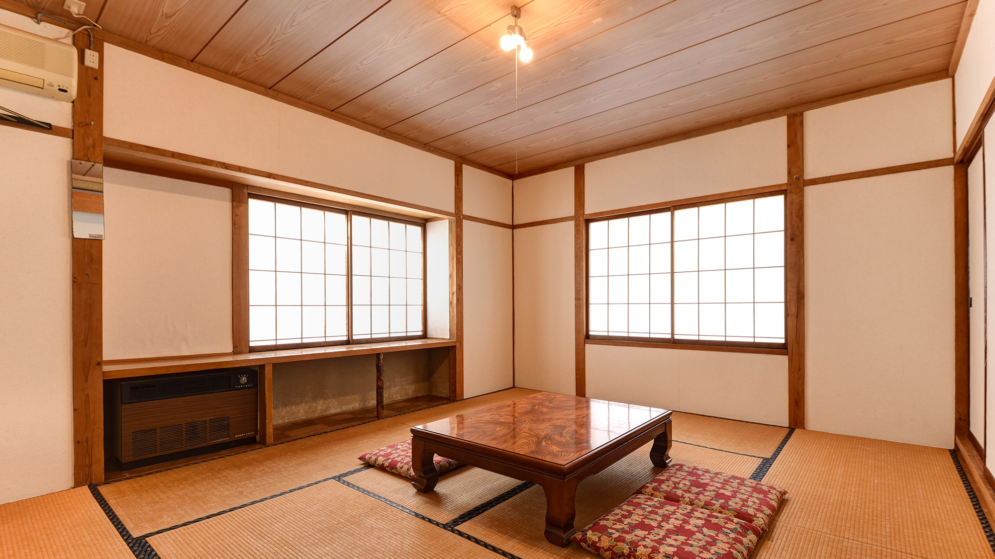 * ห้องสไตล์ญี่ปุ่นในอาคารเสริม / ไม่มีห้องอาบน้ำ ห้องส้วม หรือสิ่งอำนวยความสะดวก จึงสามารถเข้าพักได้อย่างประหยัด แนะนำสำหรับนักเรียนและค่ายฝึก ◎
