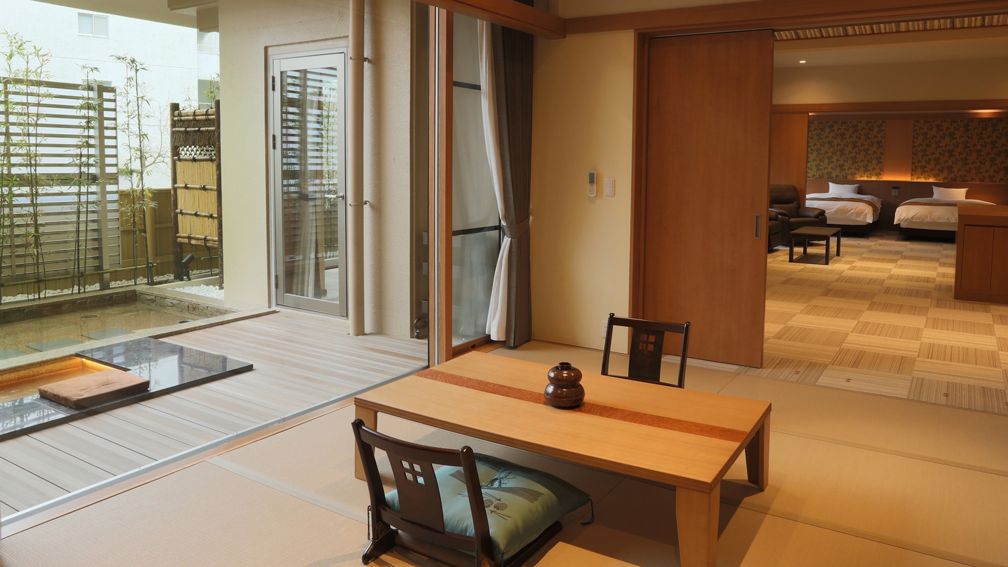[Annex 1F reserved special room "Taiko" 140 square meters] Full view of the room from Japanese-style room to bedroom