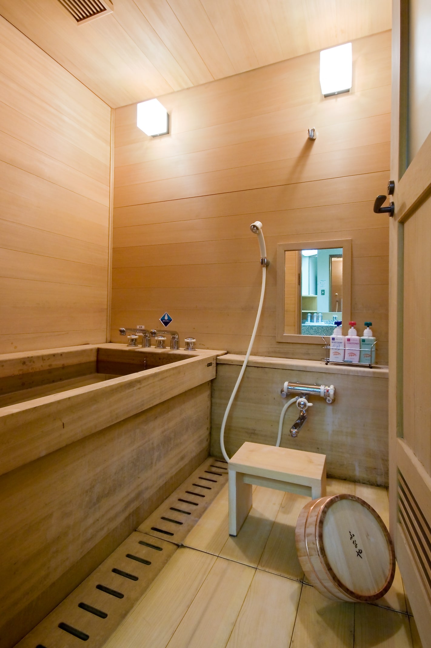 An example of an indoor bath on the club floor