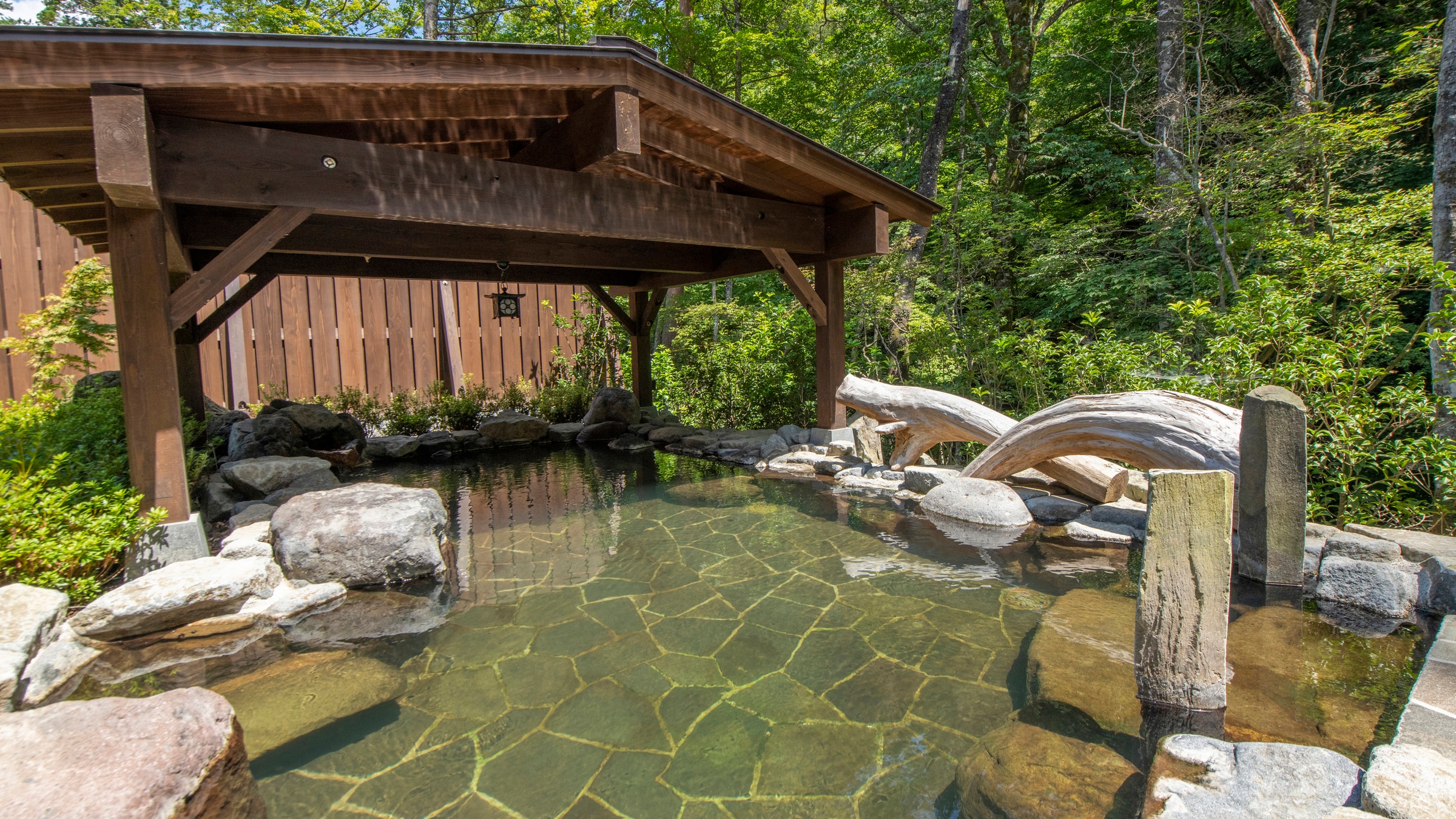 [Oyudokoro] "Open-air bath" Enjoy a relaxing bath with nature right in front of you