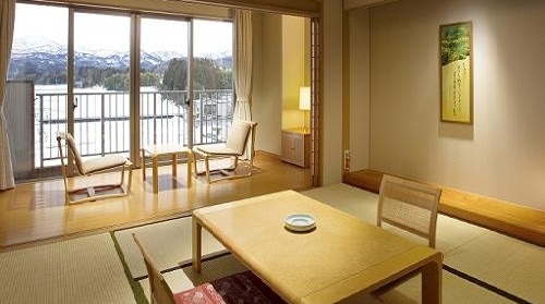 Kamar bergaya Jepang dengan pemandangan Gunung Tsurugi