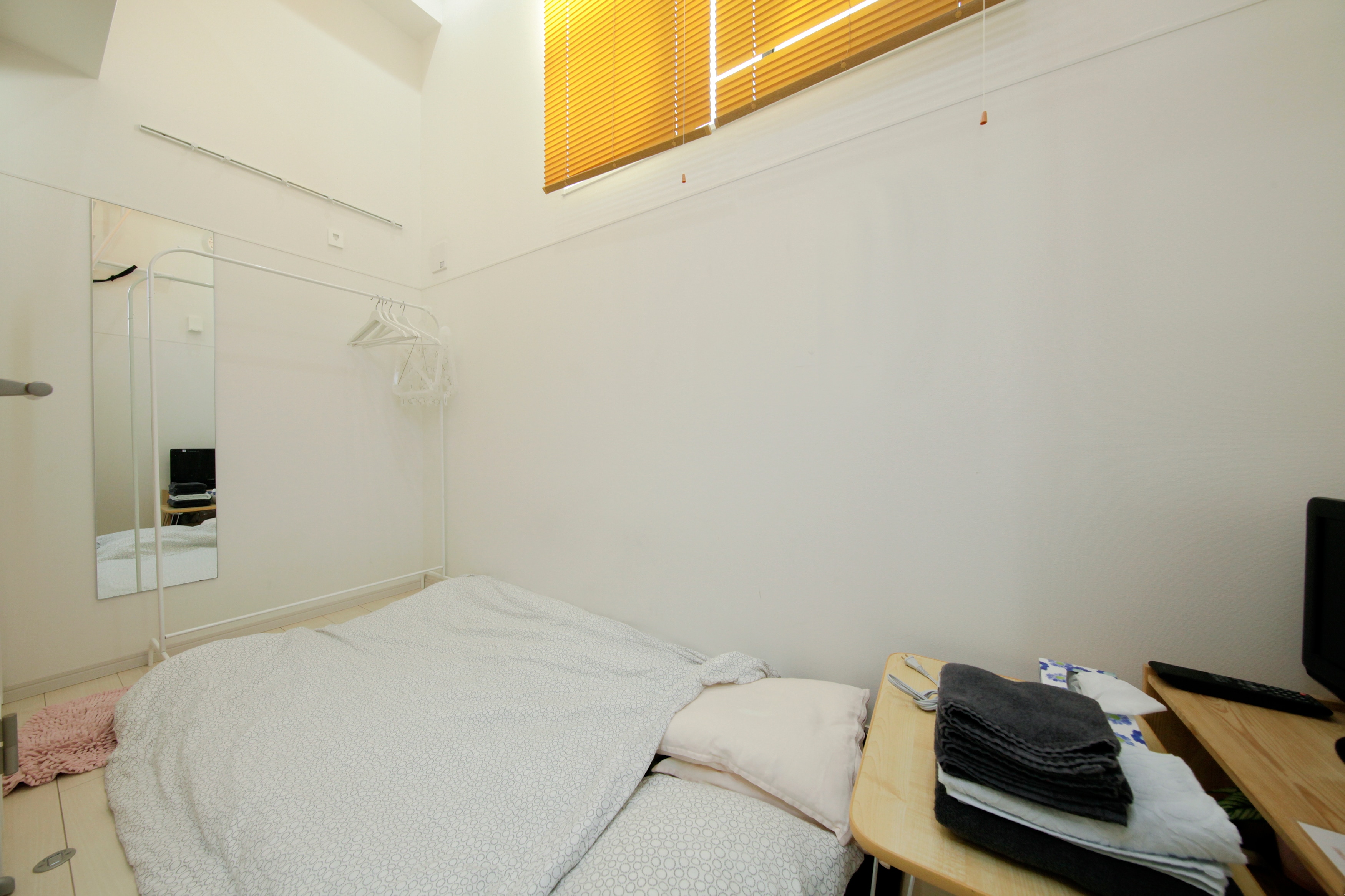 Indoors ⑴