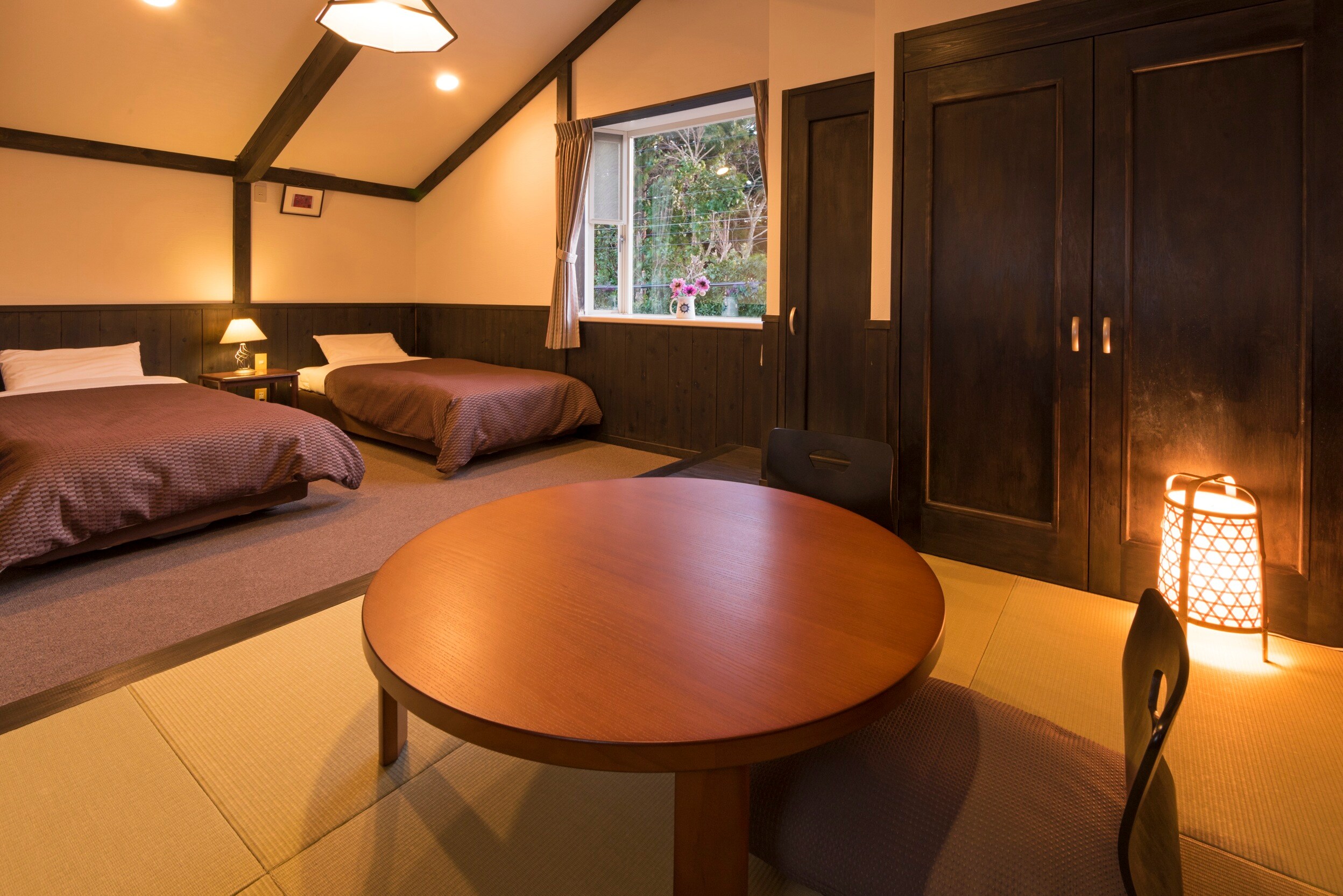 Mountain side Japanese-Western style room
