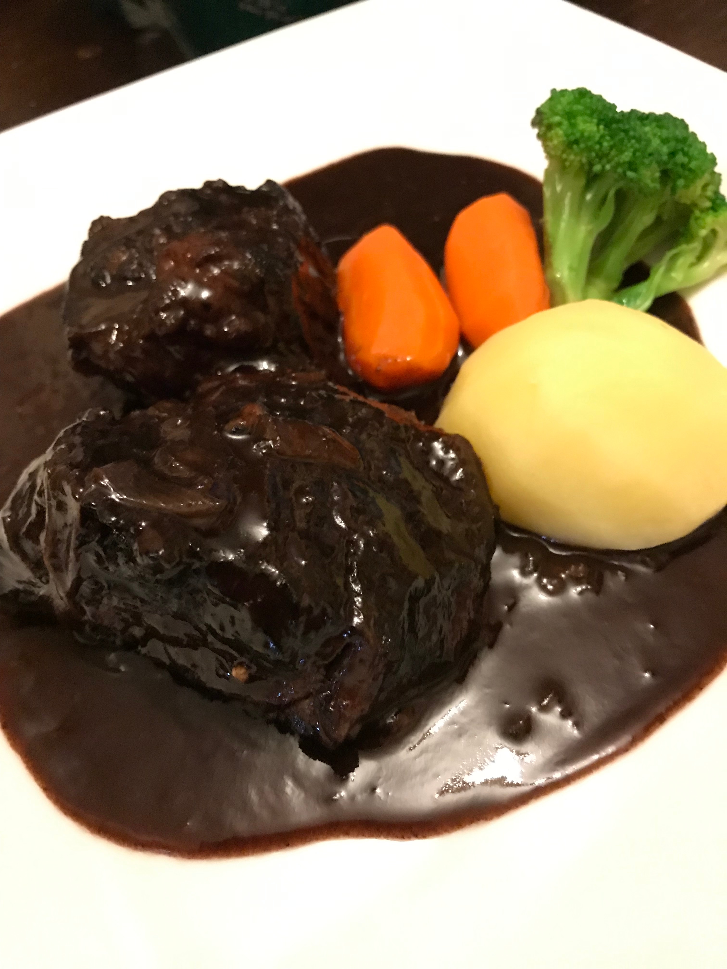 Iberian pork cheeks braised in red wine