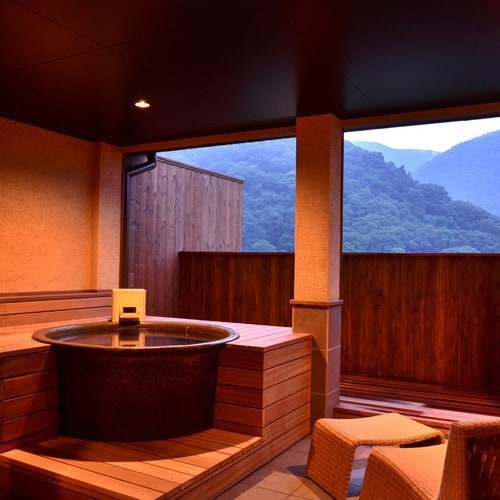 A great view! The private open-air bath "Ten" on the top floor