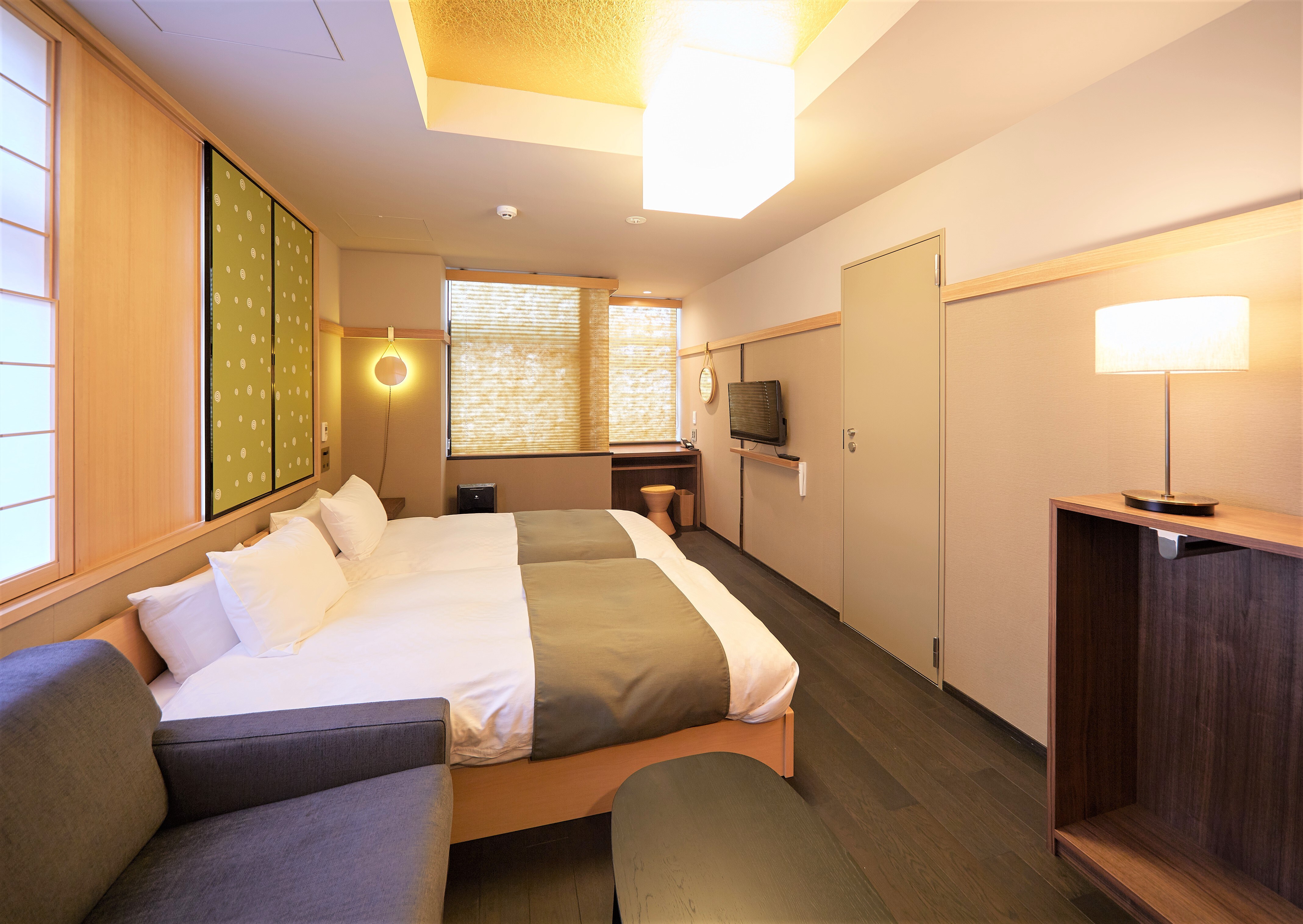 Twin room with sofa
