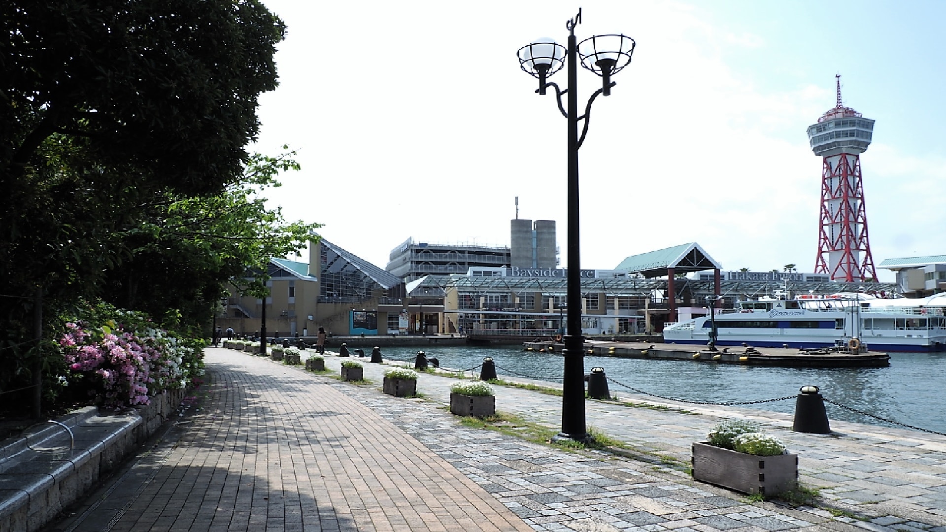 Promenade leading to Bayside Place