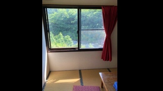 * Japanese-style room 4.5 tatami mats / Japanese-style room for 1 to 2 people. Feel free to use the fridge in the dining room to cool your drinks!