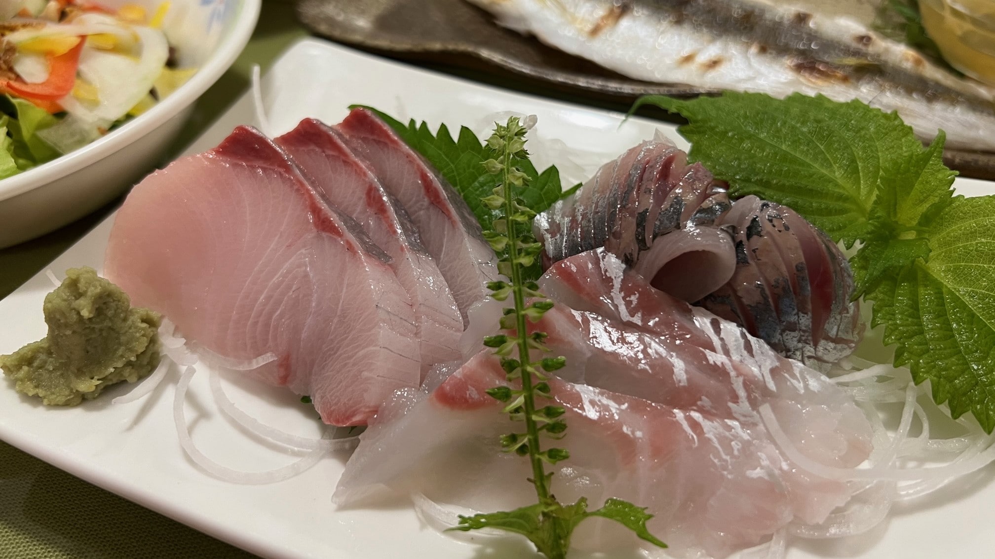 Sashimi made from local fish caught that morning has a unique flavor!