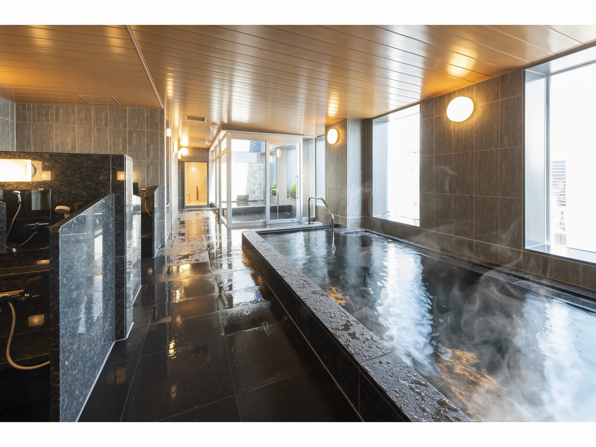14th floor natural hot spring public bath (female)