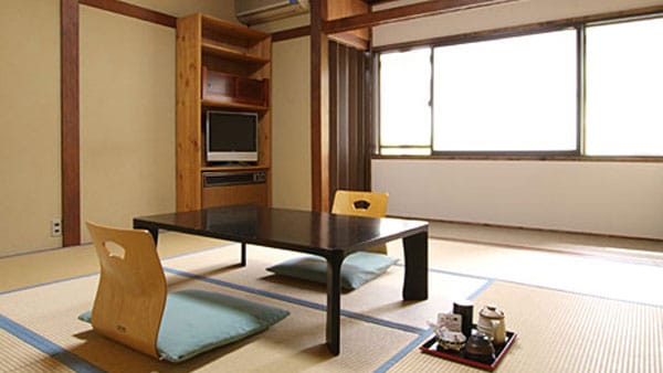 Kamar bergaya Jepang (tanpa bak mandi/toilet)