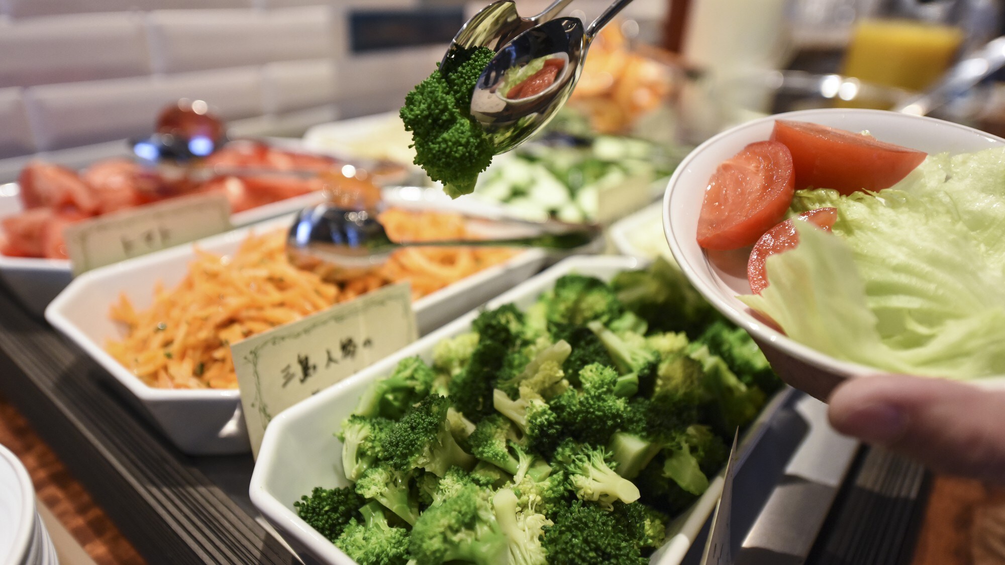 ◎A locally produced and locally consumed buffet that is popular among locals♪