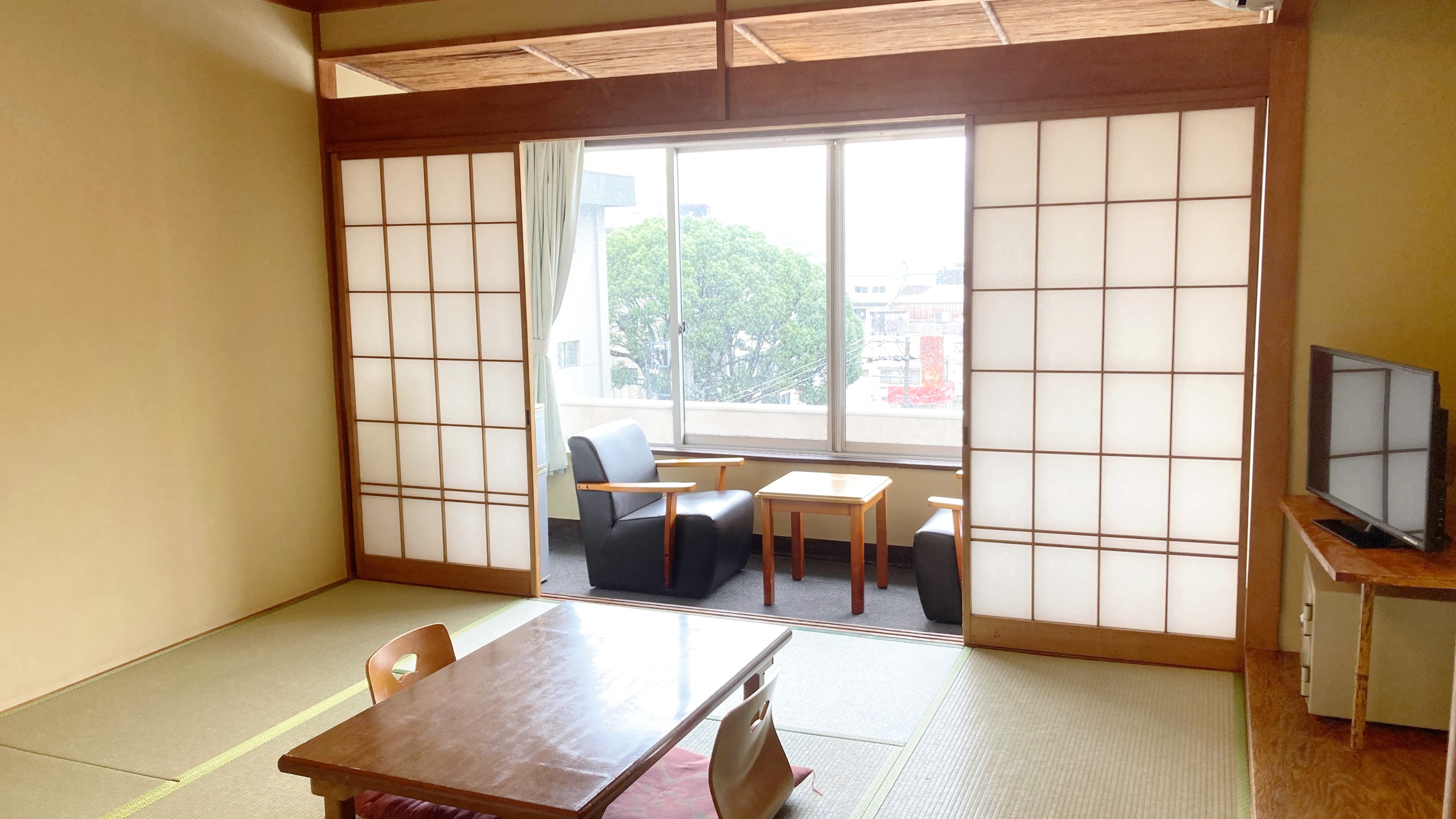 Example of an 8 tatami Japanese-style room with outdoor bath