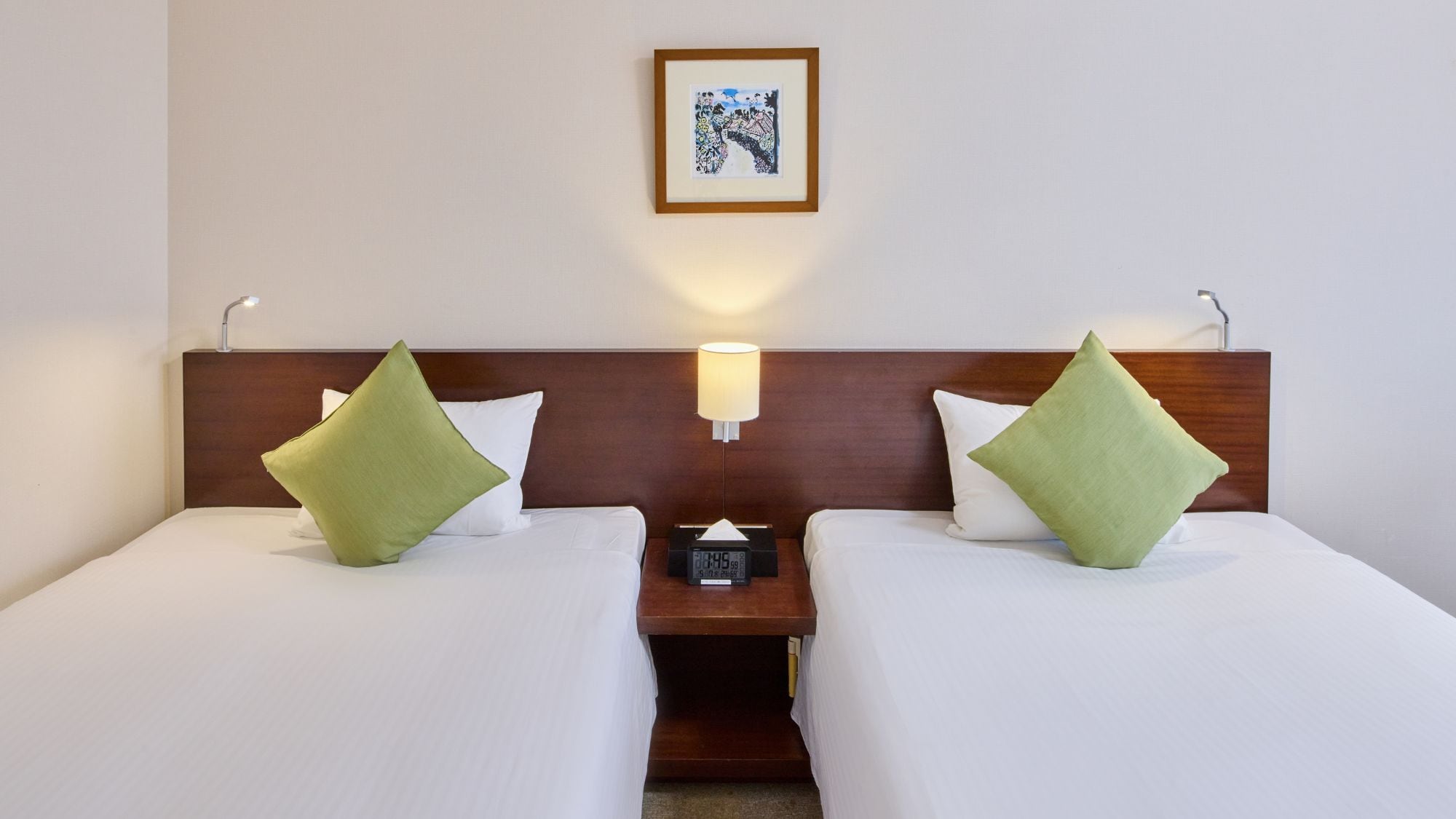 [Field Park Tower] Kamar Twin Standar Kamar bergaya Barat sederhana dengan balkon.