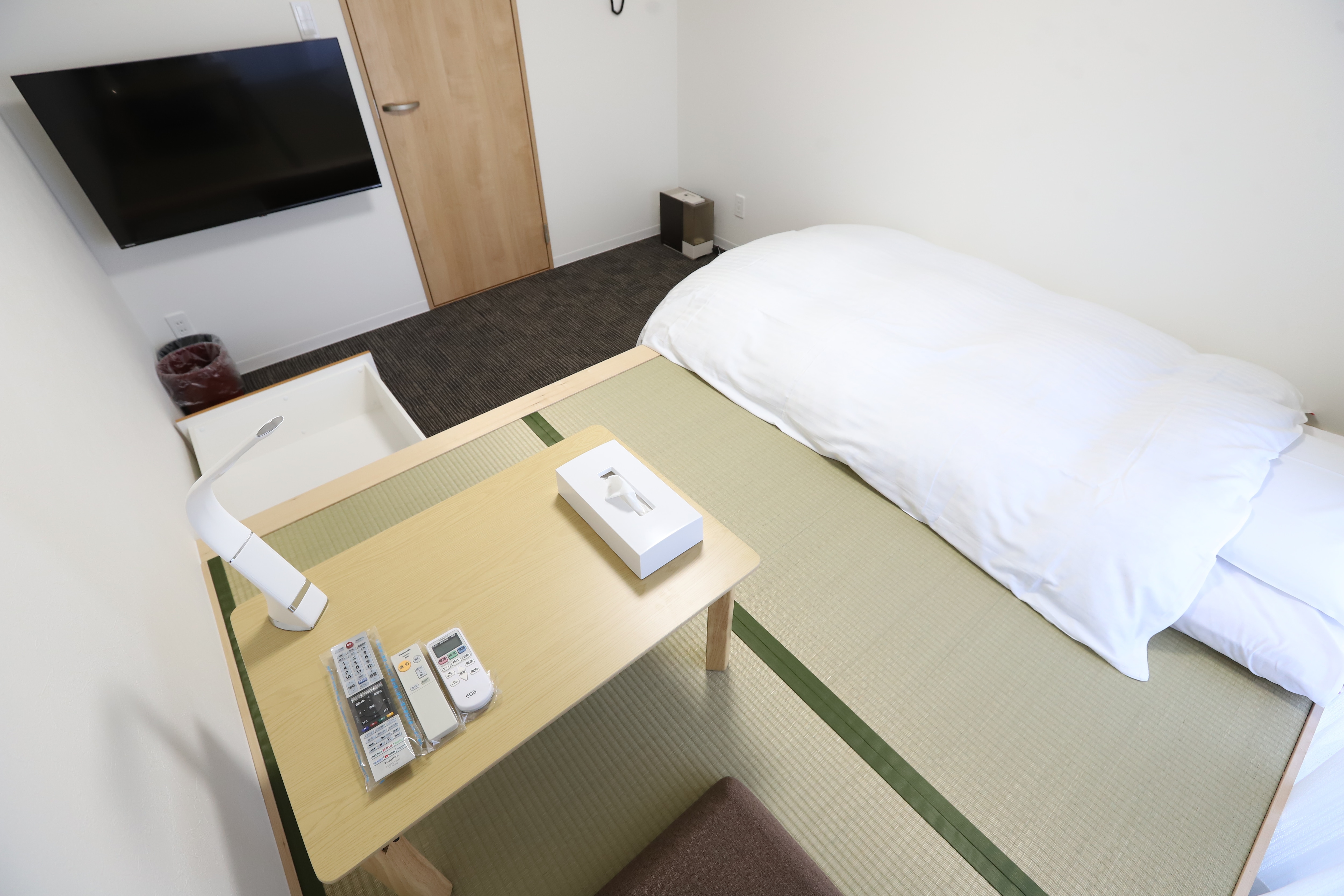 UD Japanese-Western room with raised floor, non-smoking