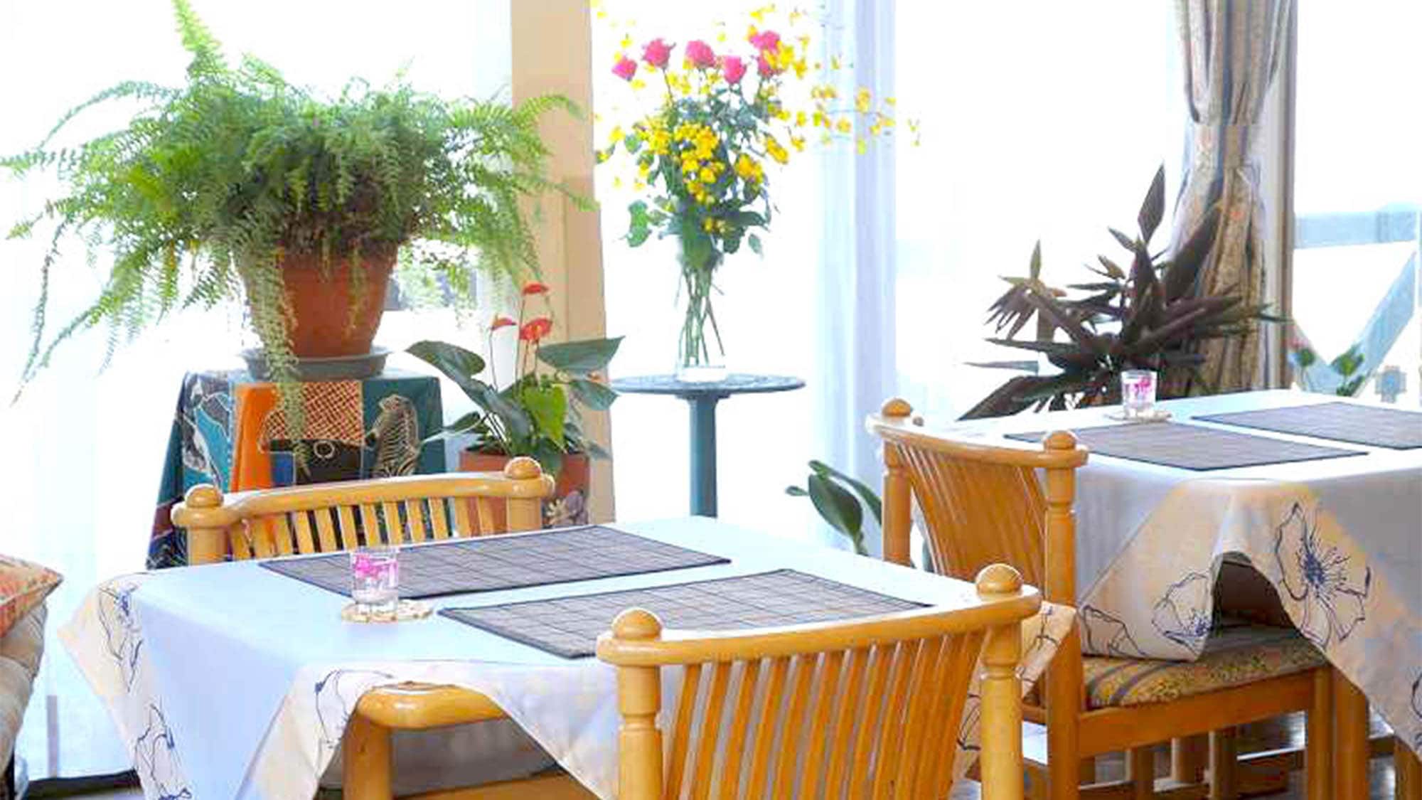 ・Meals in the dining room with a sea view are exceptional.