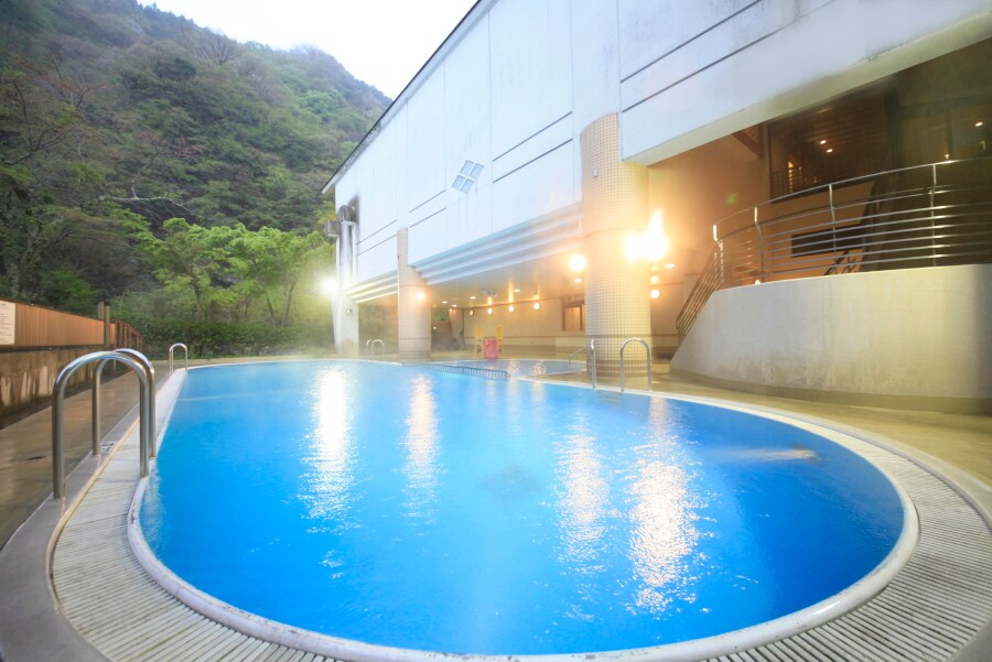 Hot spring pool
